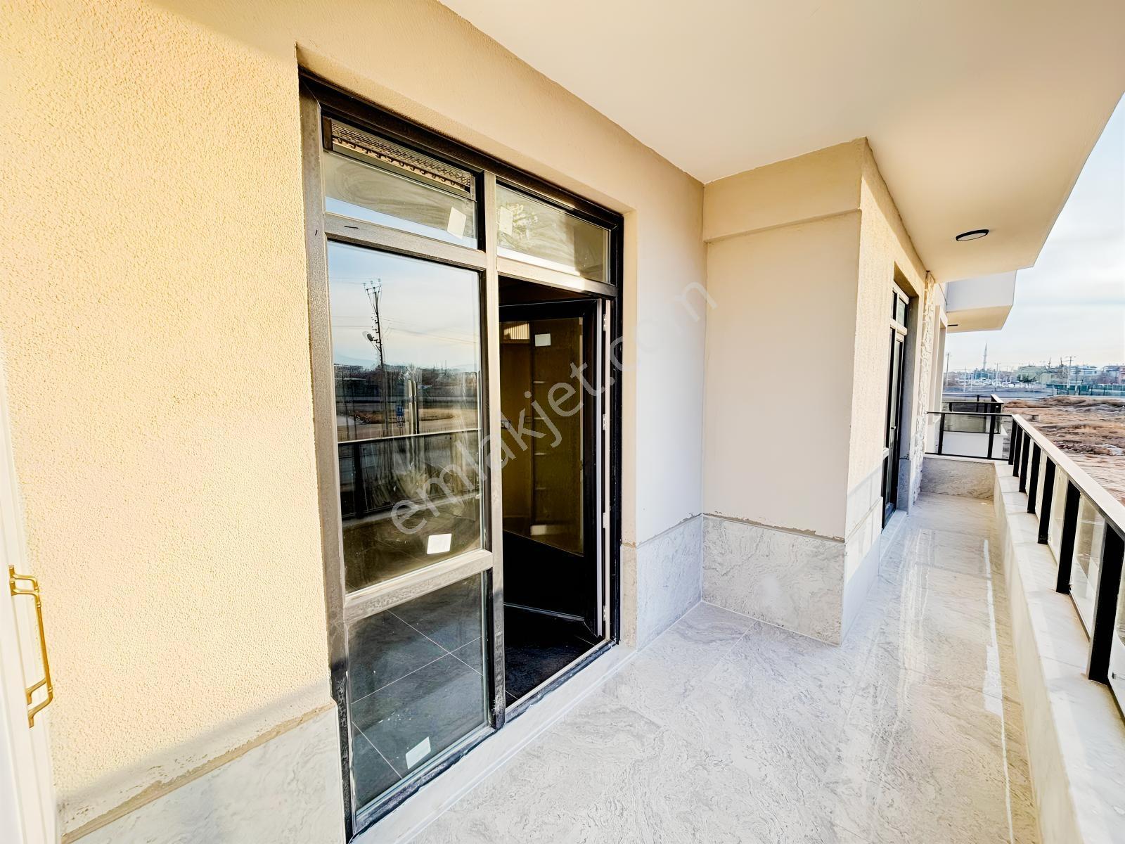 Uluğbey Mah. Cadde Üzeri, Lüks Site İçinde Satılık 3+1 Daireler — fotoğraf 5