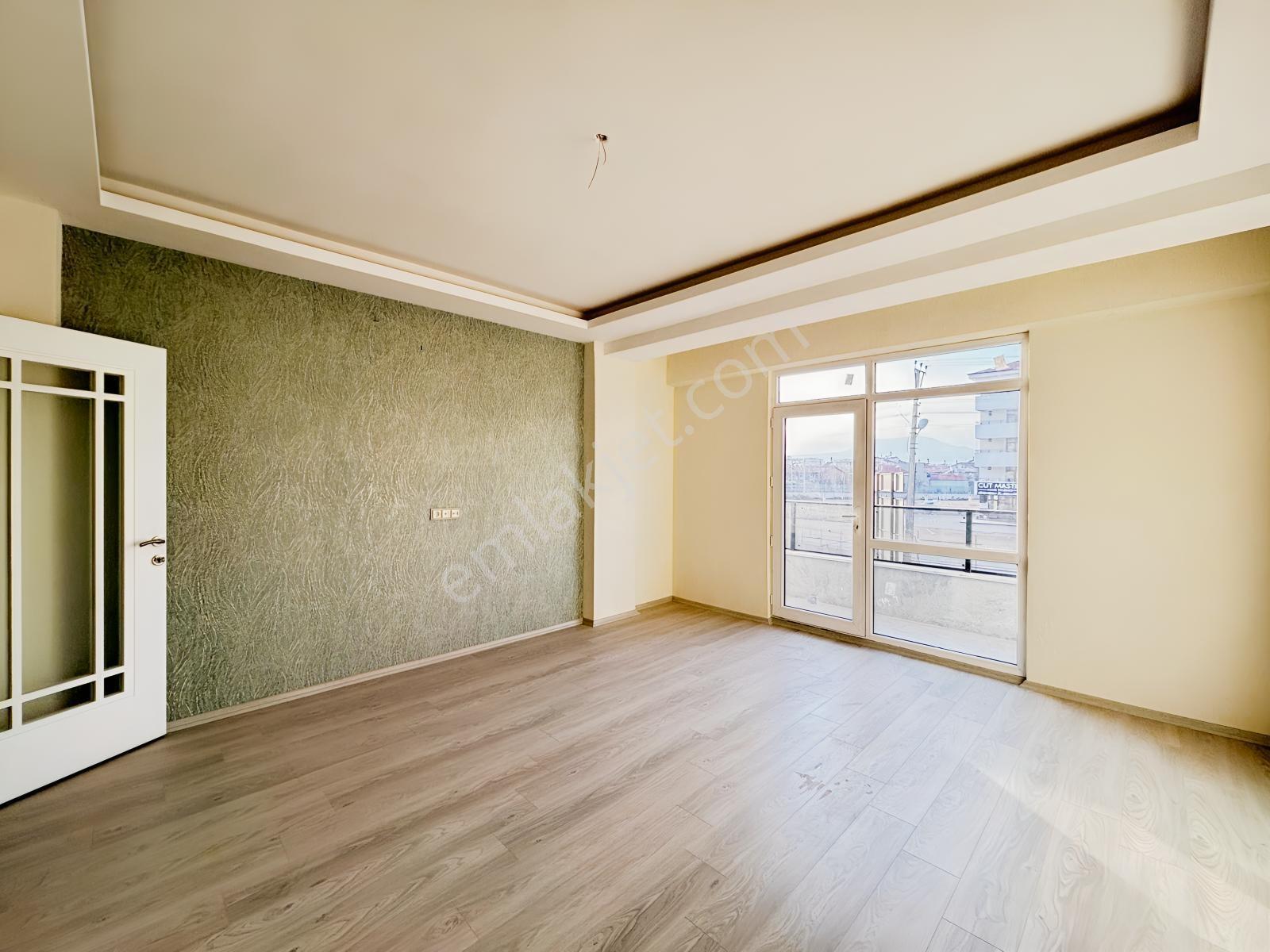 Uluğbey Mah. Cadde Üzeri, Lüks Site İçinde Satılık 3+1 Daireler — fotoğraf 6