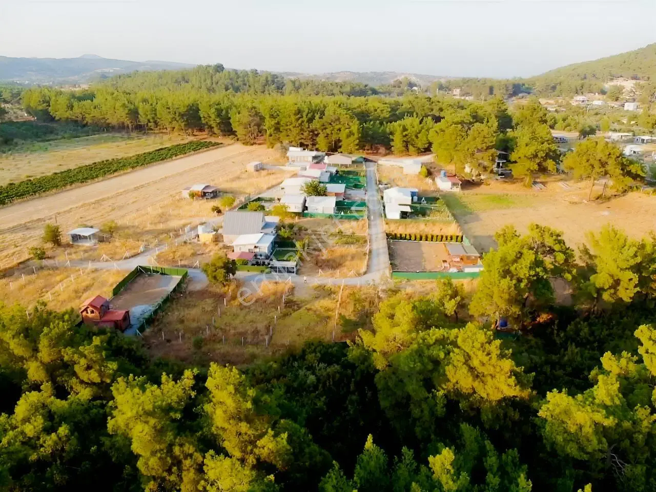 Menderes Yeniköy Yolu Üzerinde Doğa İçinde Harika Bahçe
