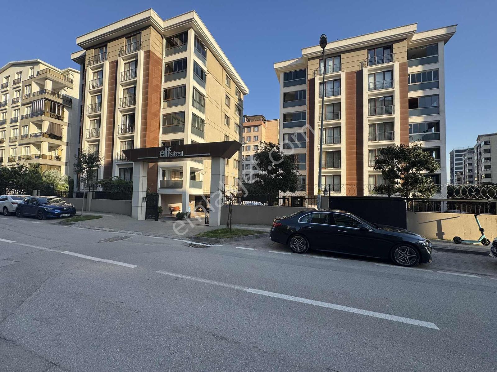 23 Nisan'Da Site İçerisinde Kullanışlı Şık 3+1 Daire