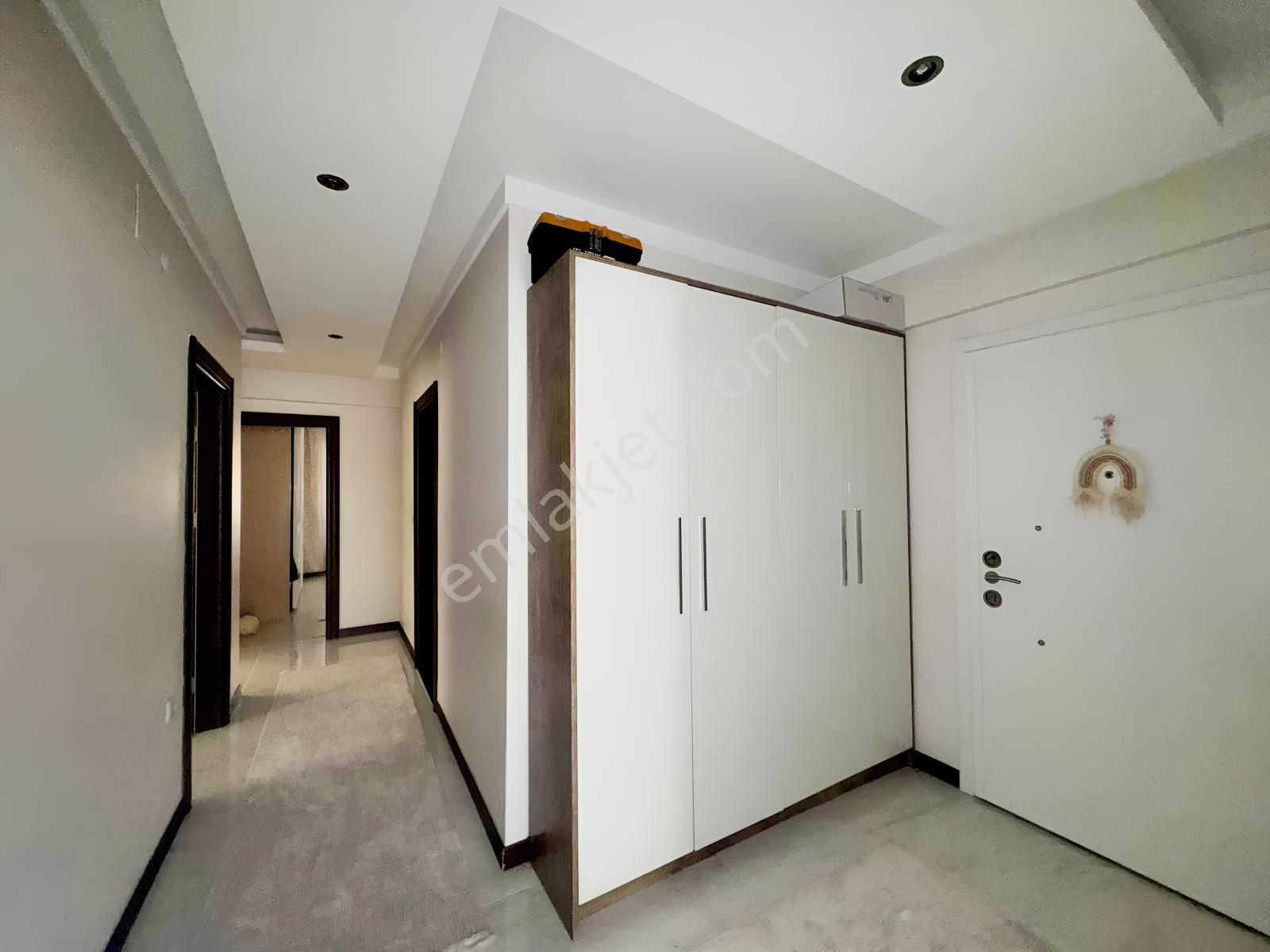 23 Nisan'da Site İçerisinde Kullanışlı Şık 3+1 Daire — fotoğraf 3