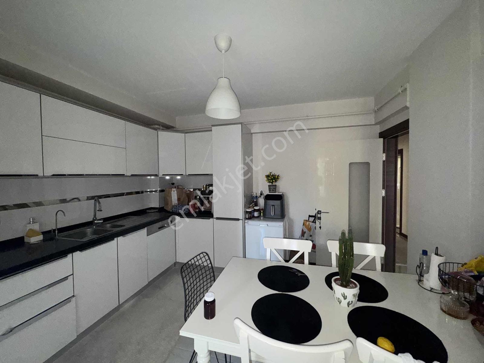 23 Nisan'da Site İçerisinde Kullanışlı Şık 3+1 Daire — fotoğraf 14