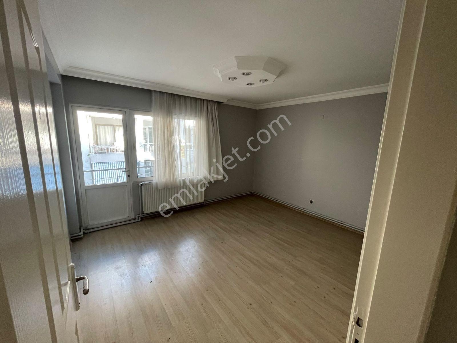 Konak İnönü Mahallesi'nde Merkezi Konumda Satılık 2+1 — fotoğraf 5