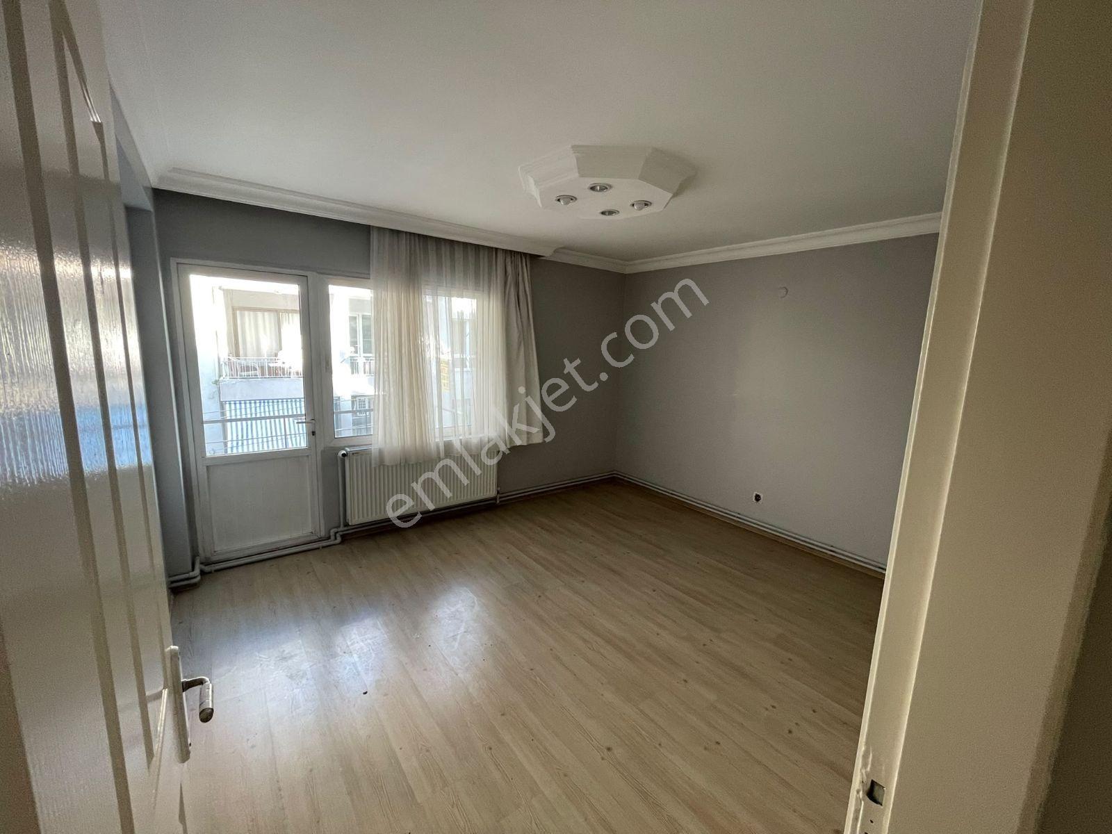Konak İnönü Mahallesi'nde Merkezi Konumda Satılık 2+1 — fotoğraf 6