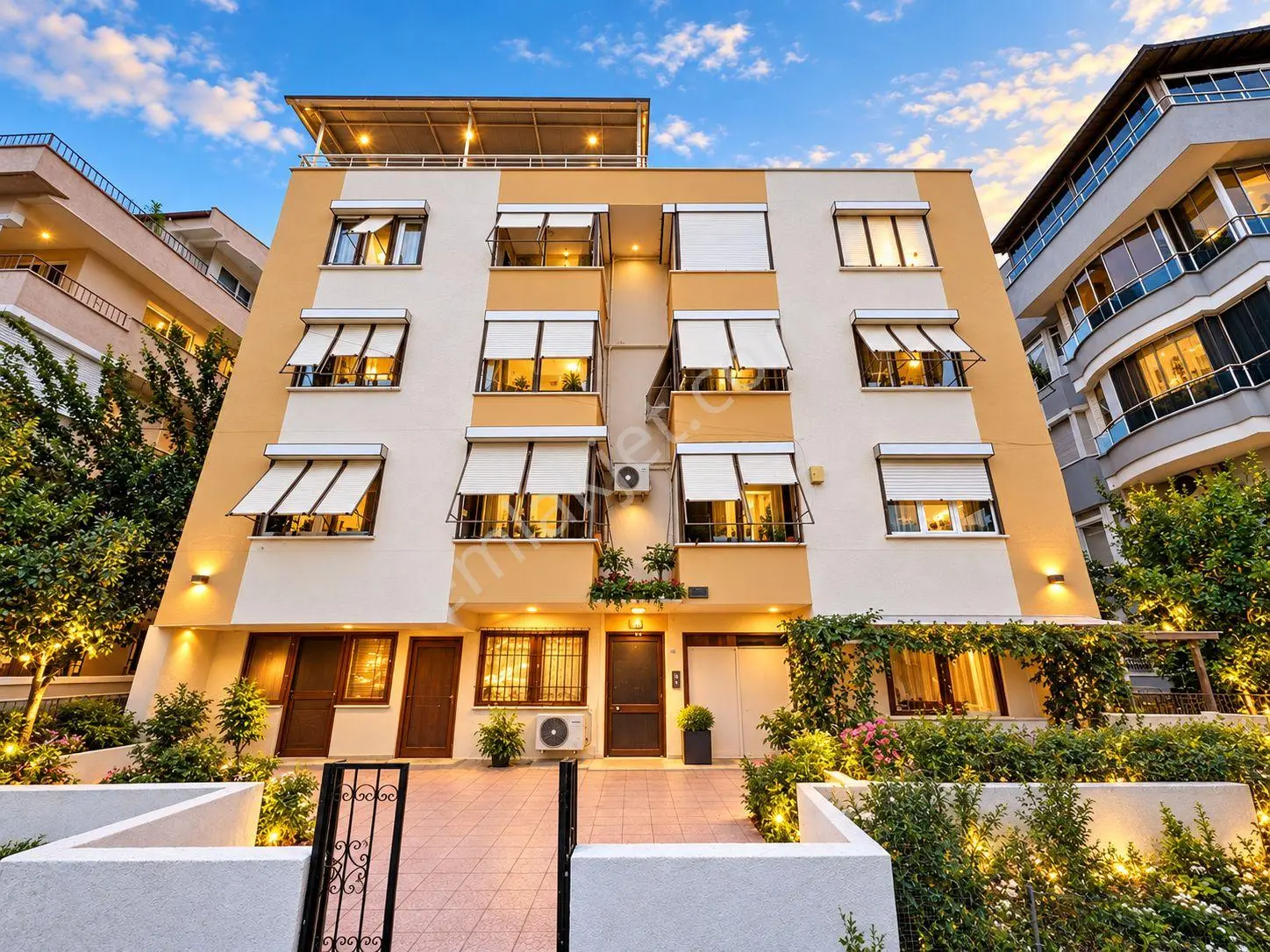 Aktif'Ten Akçay'Da Satılık Denize 100Mt Arakat Ayrı Mutfaklı Masrafsız 2+1 Daire