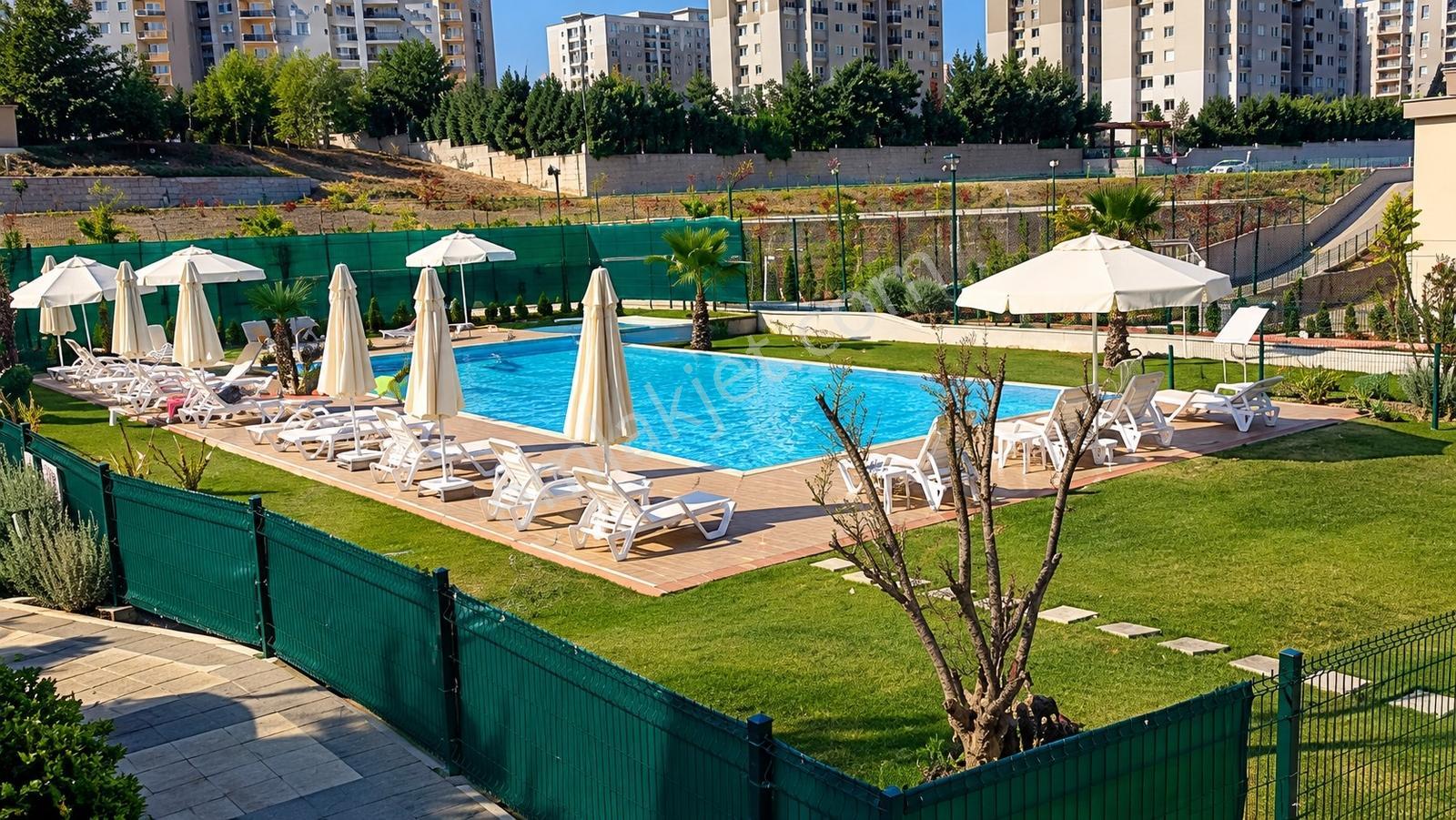 Yenişehir Q Bahçe Sitesi'nde 1+1 Balkonlu Satılık Daire — fotoğraf 2