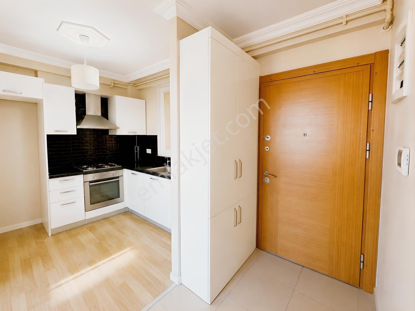 Yenişehir Q Bahçe Sitesi'nde 1+1 Balkonlu Satılık Daire — fotoğraf 3