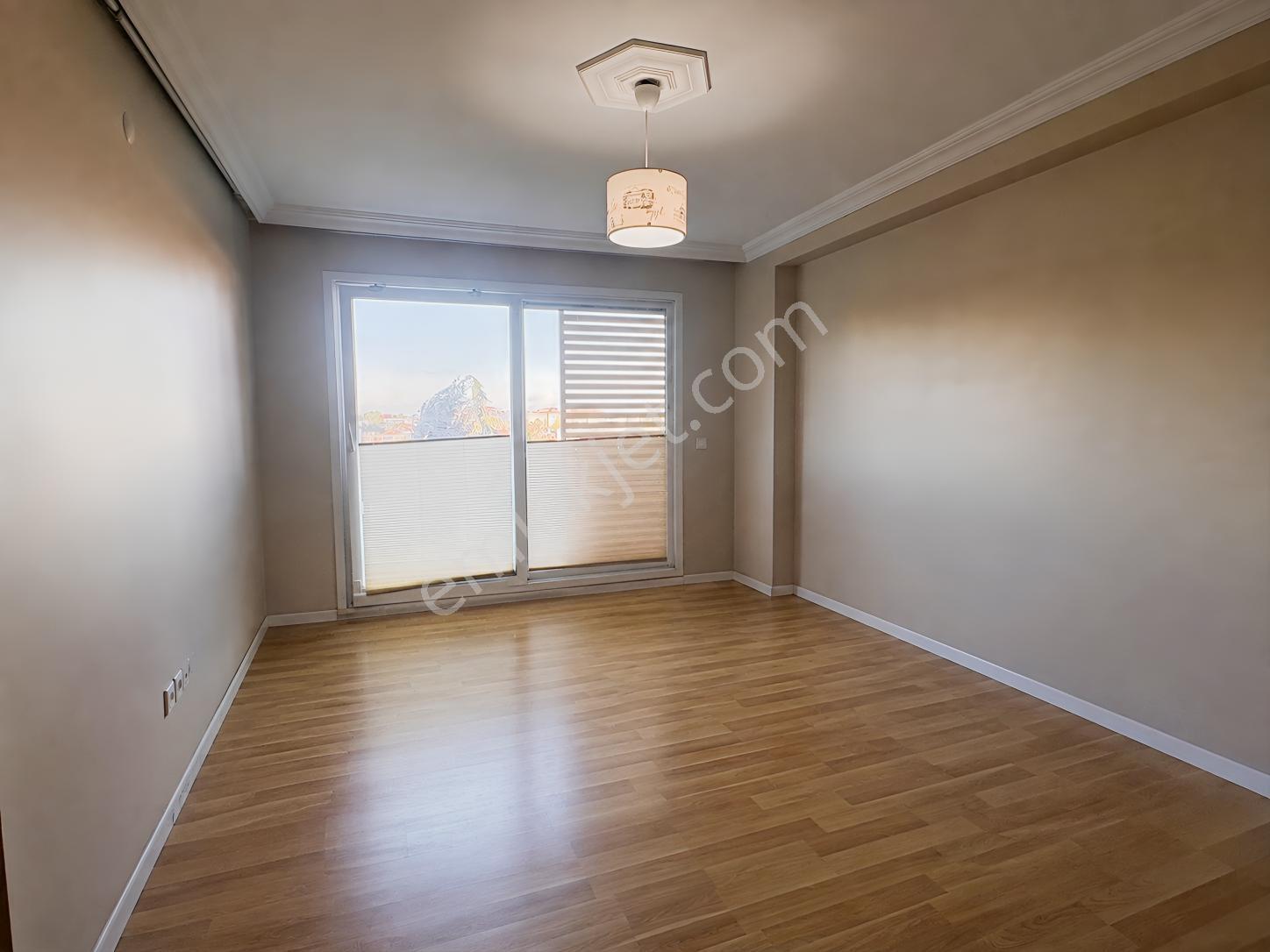 Yenişehir Q Bahçe Sitesi'nde 1+1 Balkonlu Satılık Daire — fotoğraf 5