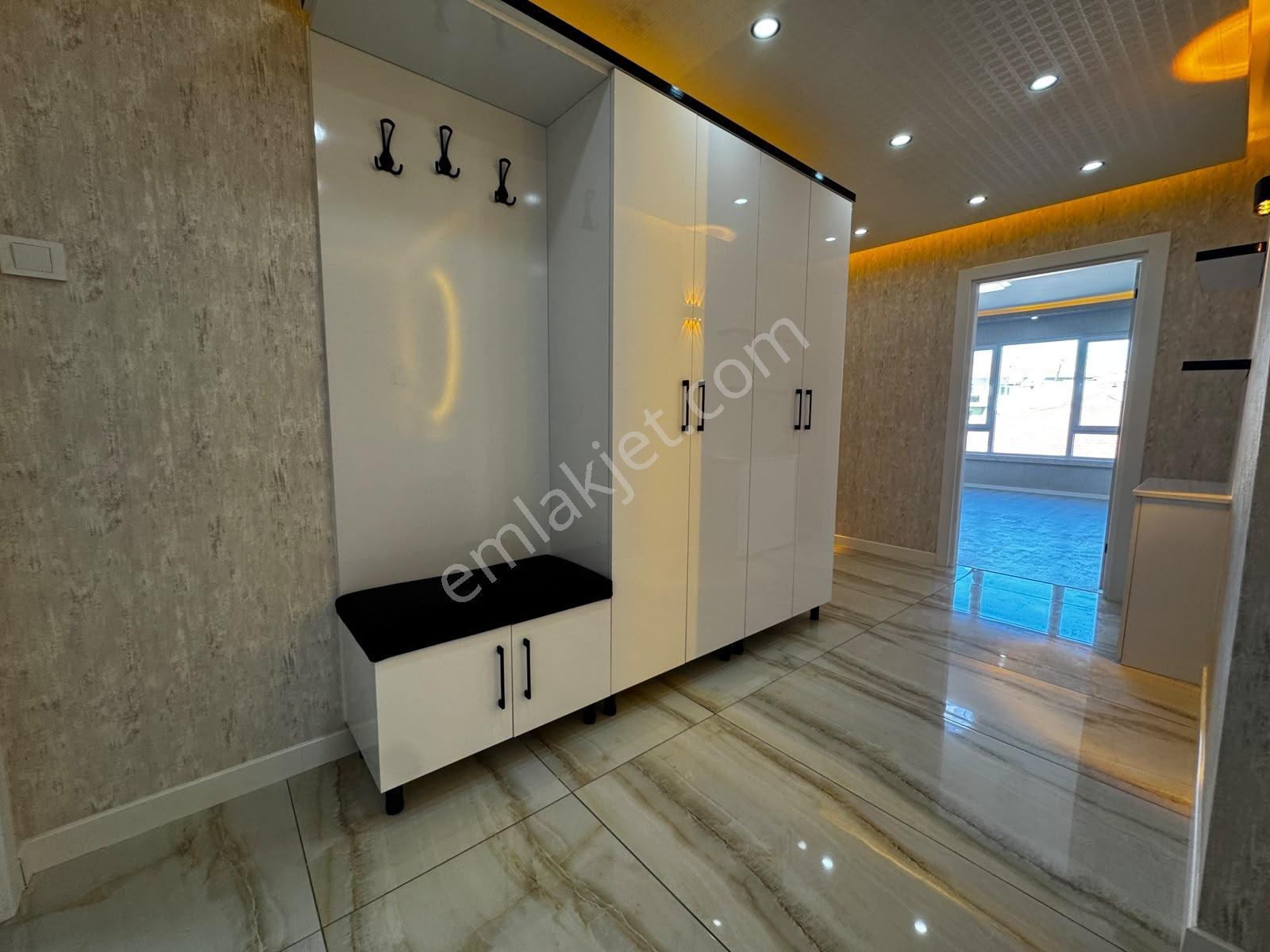 Öz'den Şehitler Metro Osmanlı Pazarı Yakını Lüx Yapılı 3+1 130m² — fotoğraf 3