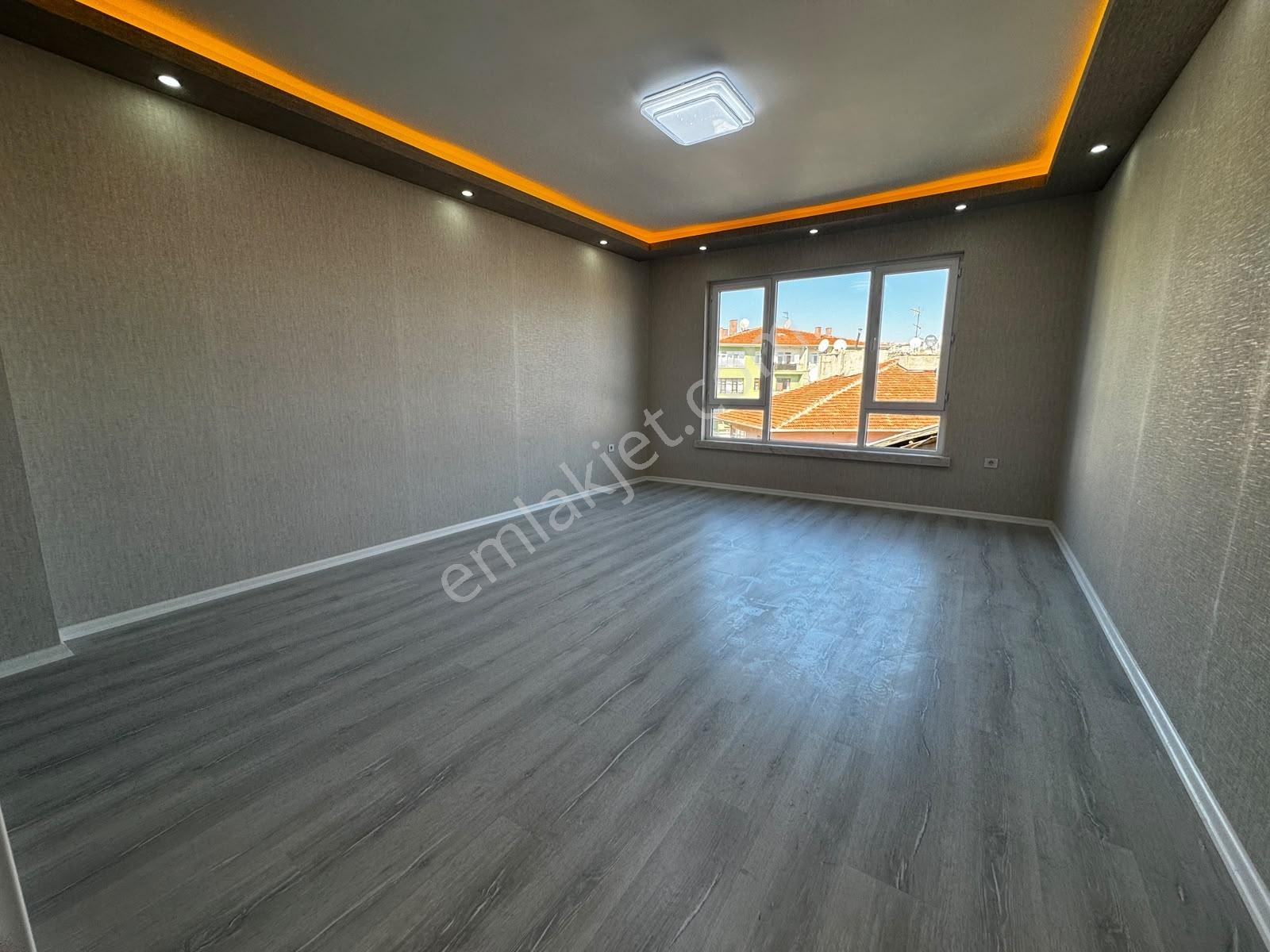 Öz'den Şehitler Metro Osmanlı Pazarı Yakını Lüx Yapılı 3+1 130m² — fotoğraf 5