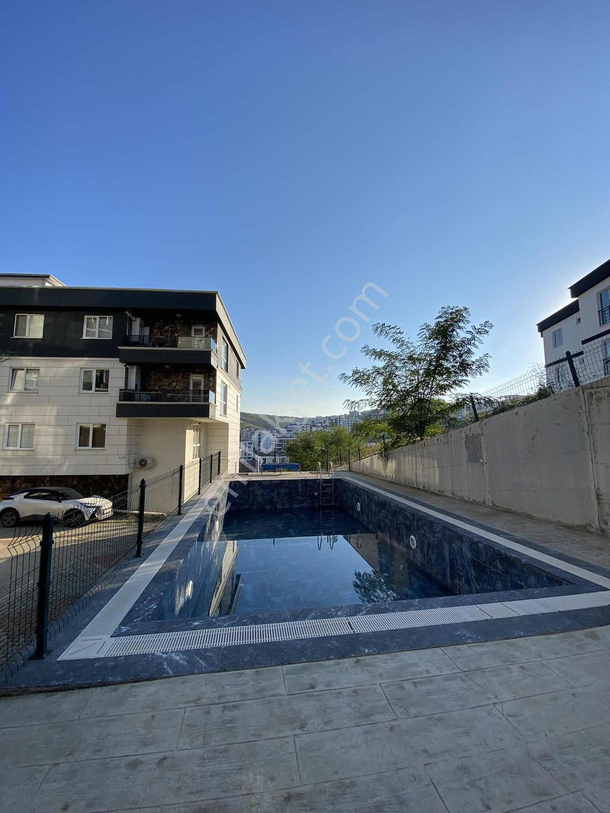 Dubleks 1+1 Kendine Özel Bahçesi Olan Havuzlu Sitede — fotoğraf 2