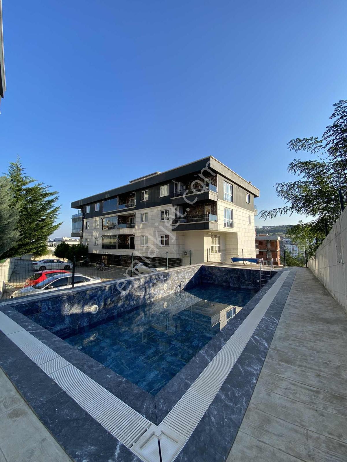 Dubleks 1+1 Kendine Özel Bahçesi Olan Havuzlu Sitede — fotoğraf 3