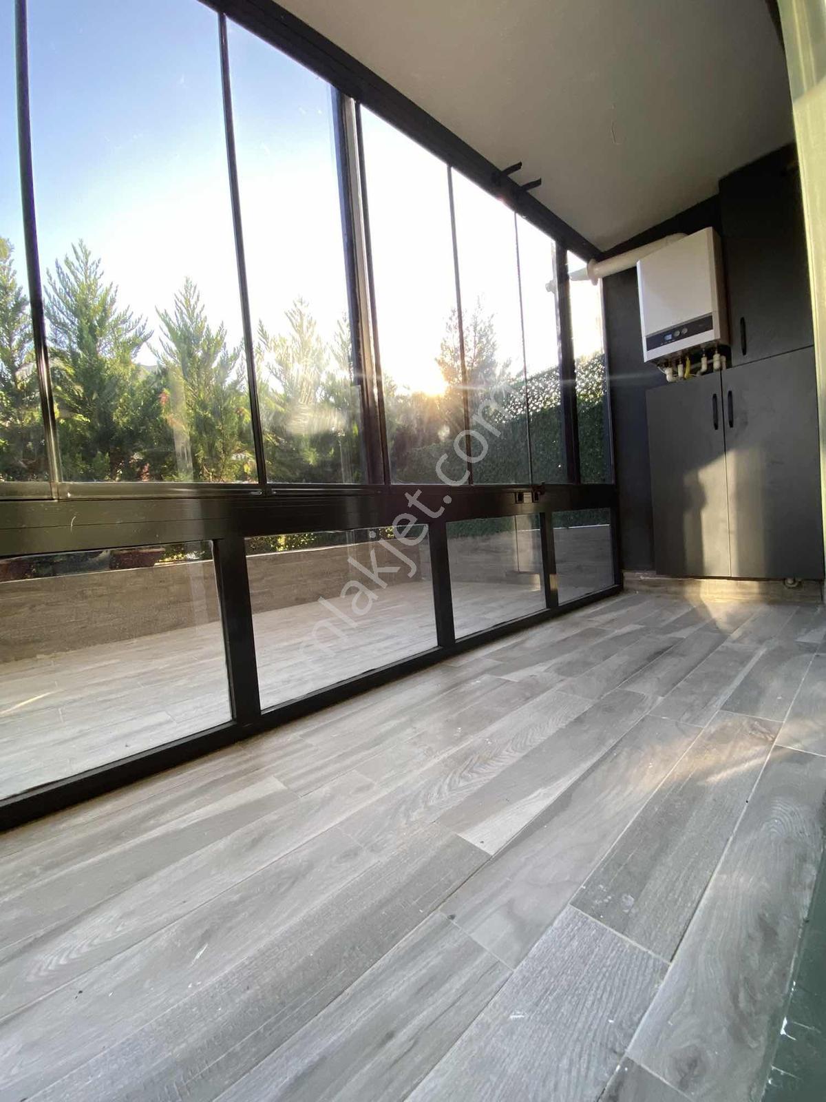 Dubleks 1+1 Kendine Özel Bahçesi Olan Havuzlu Sitede — fotoğraf 8