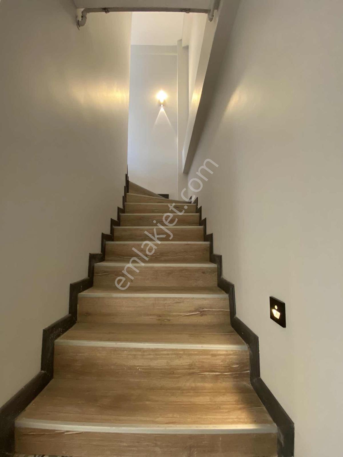 Dubleks 1+1 Kendine Özel Bahçesi Olan Havuzlu Sitede — fotoğraf 9
