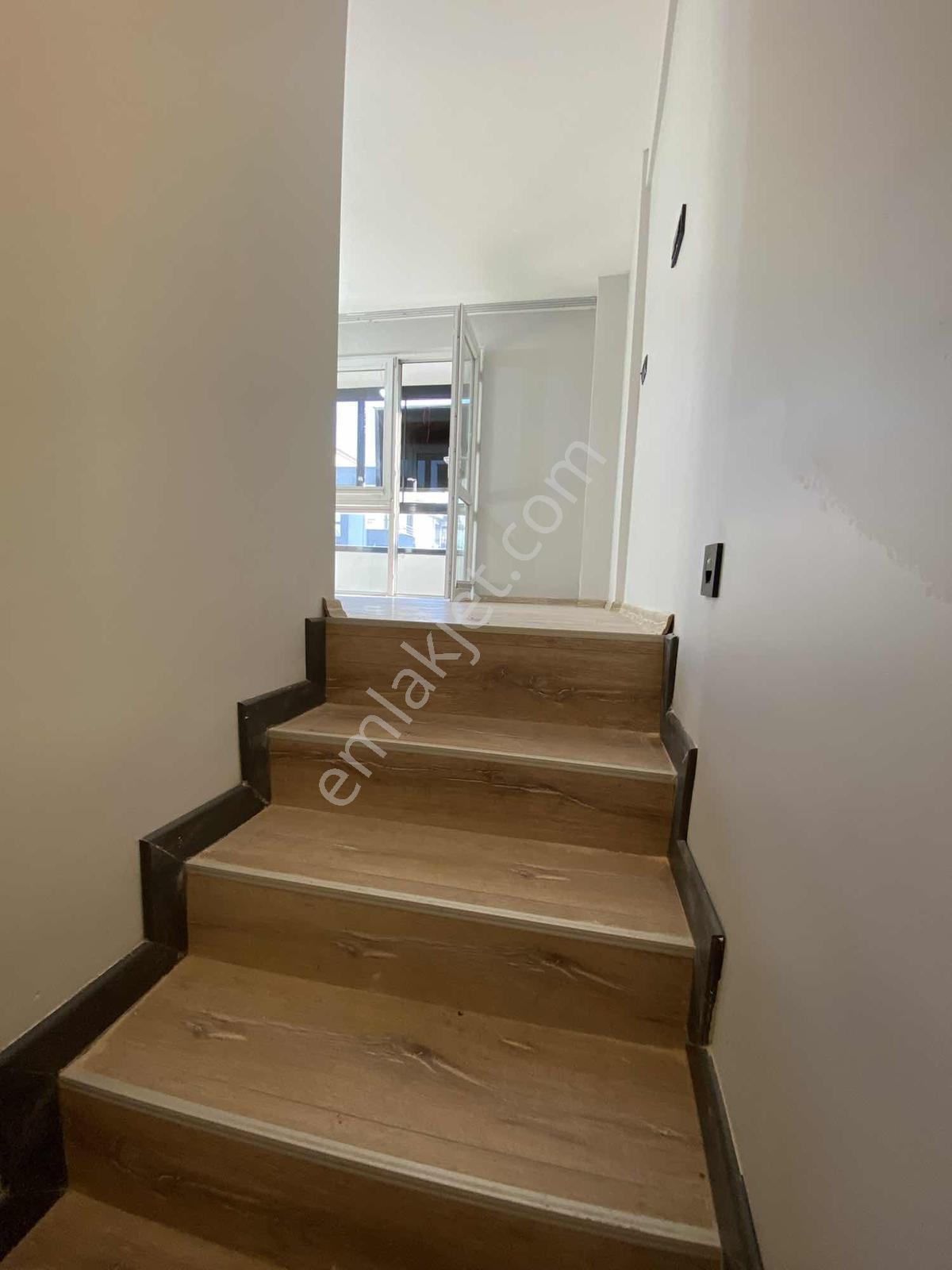 Dubleks 1+1 Kendine Özel Bahçesi Olan Havuzlu Sitede — fotoğraf 10