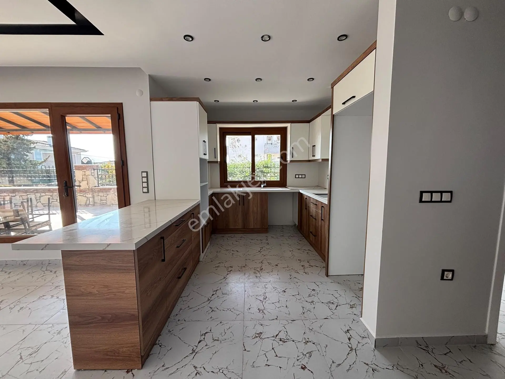 Kuşadası Davutlar’da Tam Müstakil, Özel Havuzlu 4+1 Lüks Satılık Villa — fotoğraf 2
