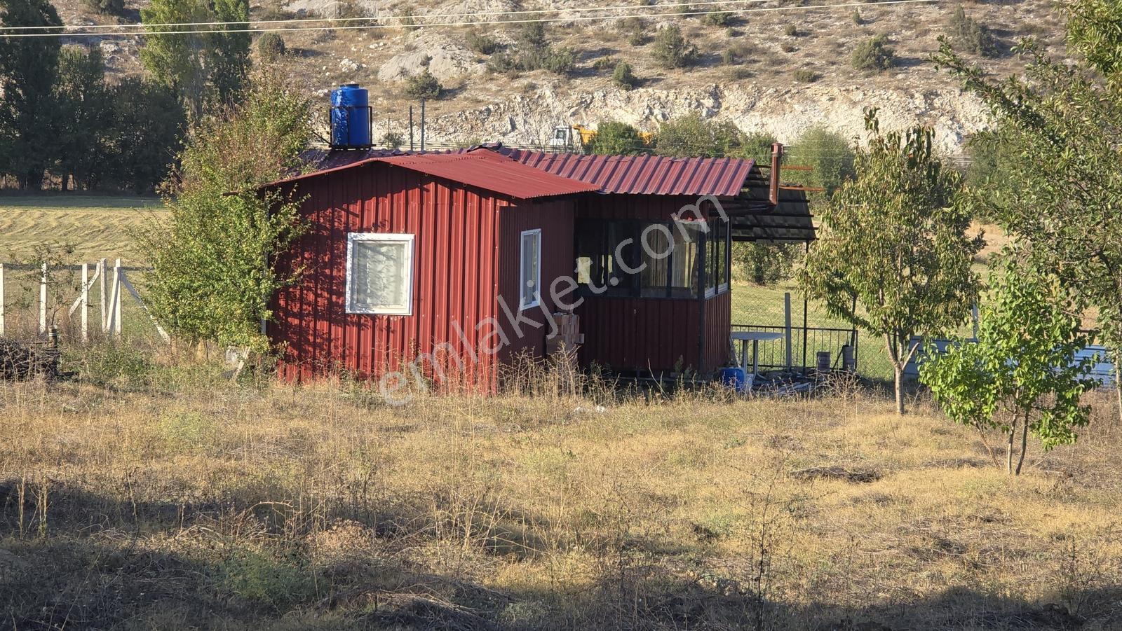 Bozüyük Kızılcapınarda 2.110 M² Satılık Bahçe & Prefabrik Ev
