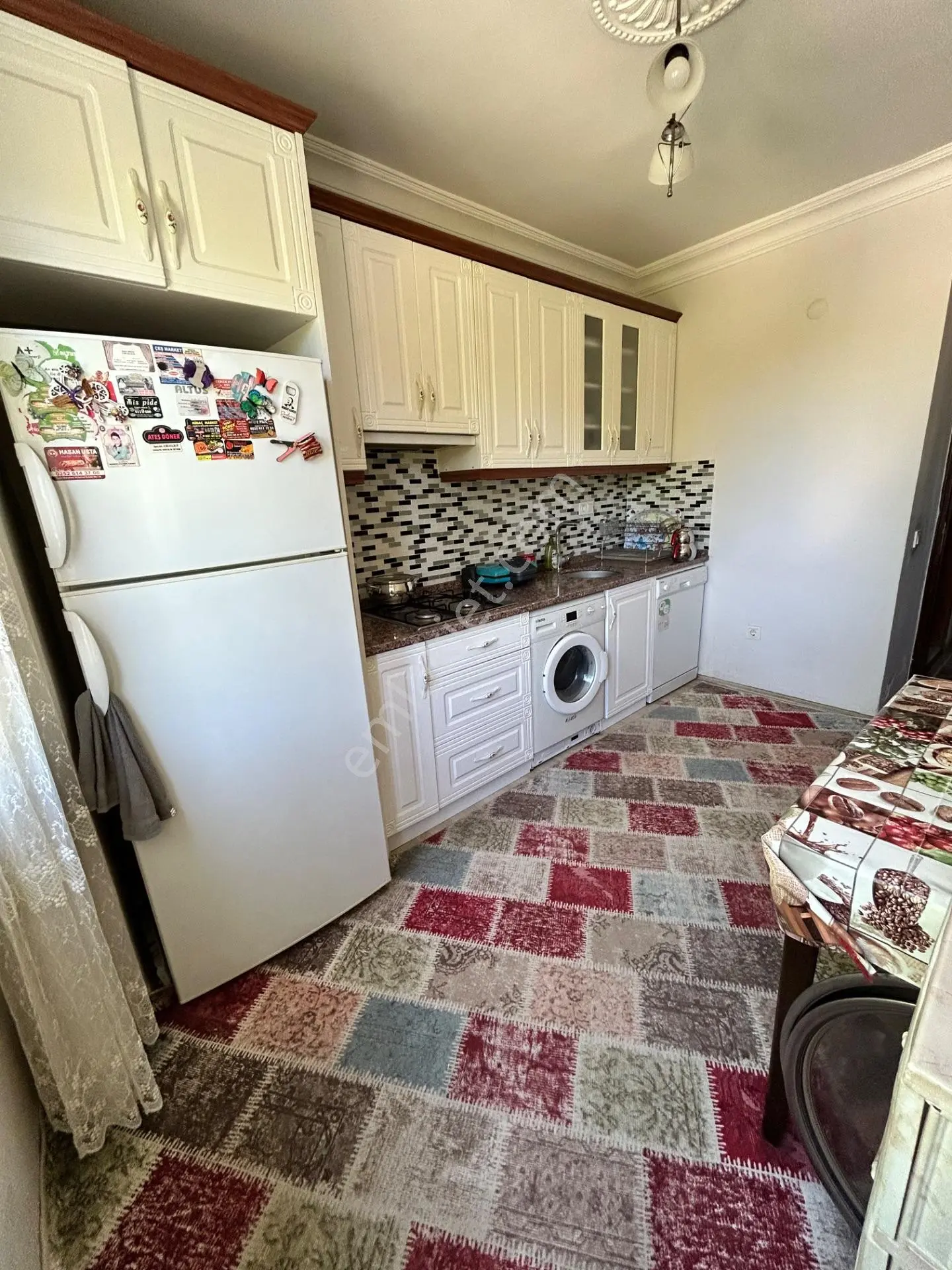 Taşyaka Mahallesinde Merkezi Lokasyonda Satılık 3. Kat Daire