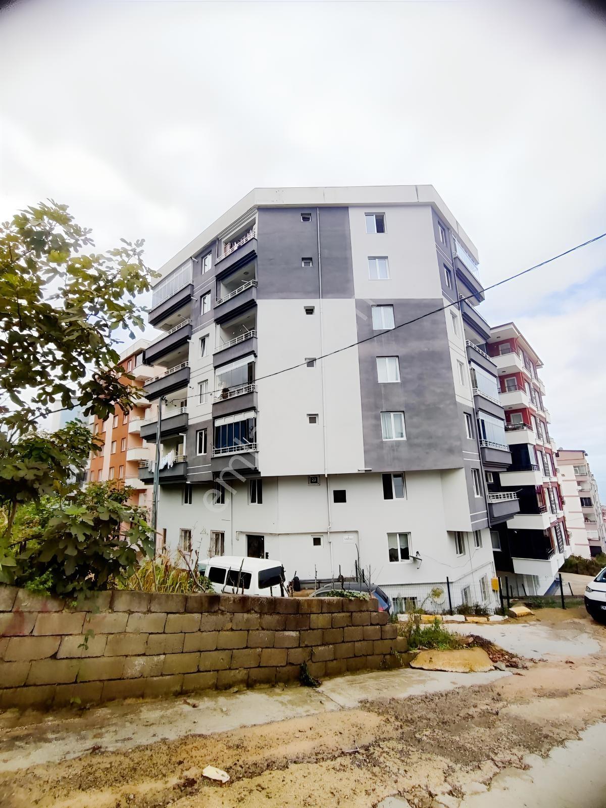 Bulancak İhsaniyede Satılık 3+1 Arakat Daire — fotoğraf 3