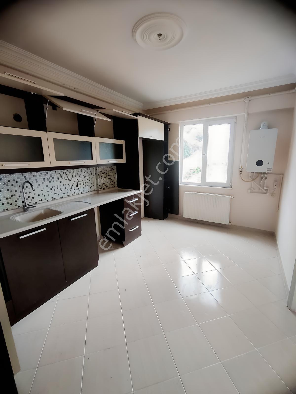 Bulancak İhsaniyede Satılık 3+1 Arakat Daire — fotoğraf 8