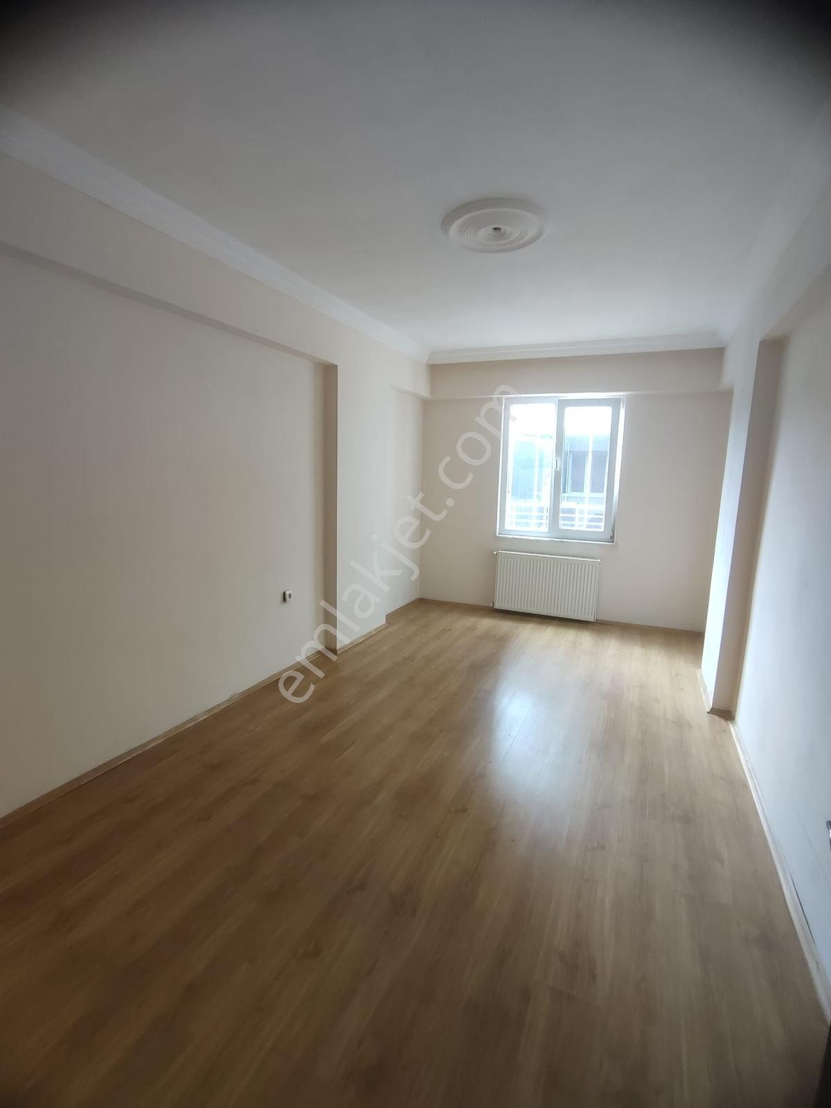 Bulancak İhsaniyede Satılık 3+1 Arakat Daire — fotoğraf 11
