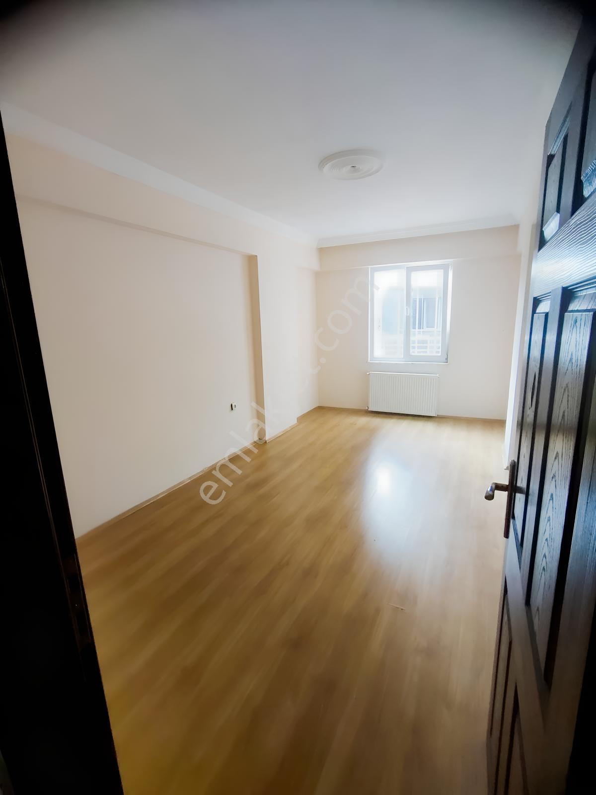 Bulancak İhsaniyede Satılık 3+1 Arakat Daire — fotoğraf 13