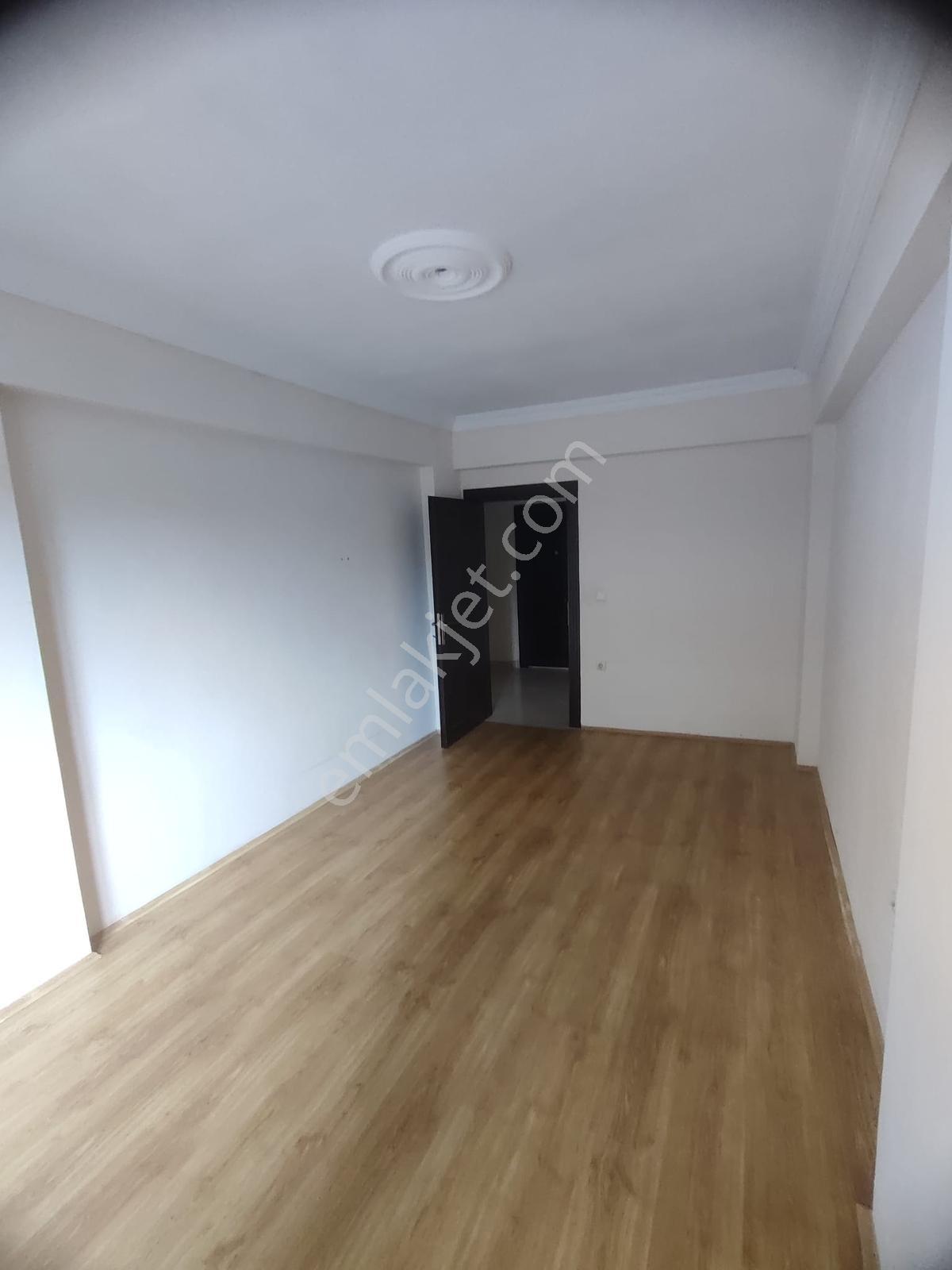 Bulancak İhsaniyede Satılık 3+1 Arakat Daire — fotoğraf 14
