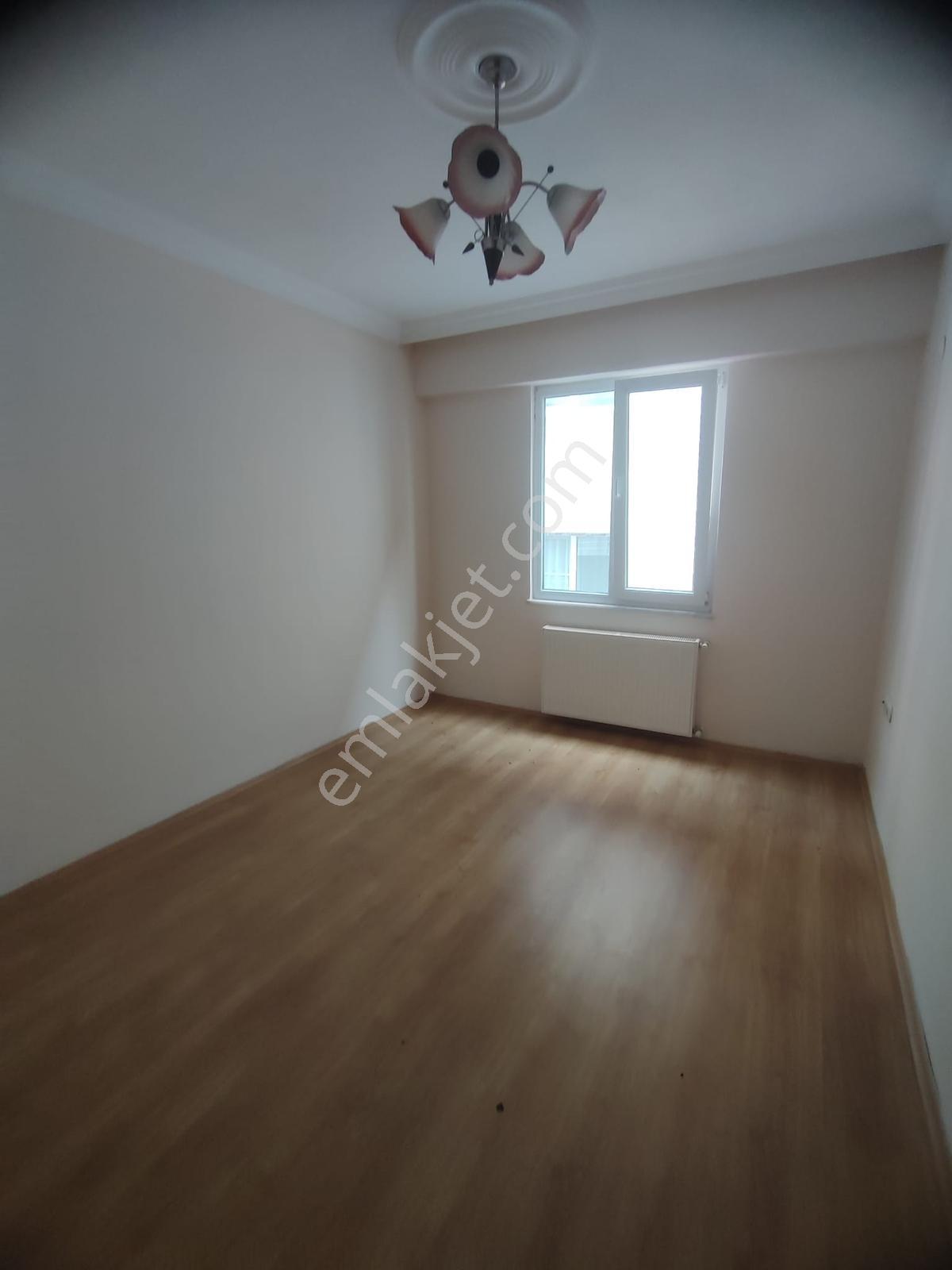 Bulancak İhsaniyede Satılık 3+1 Arakat Daire — fotoğraf 15