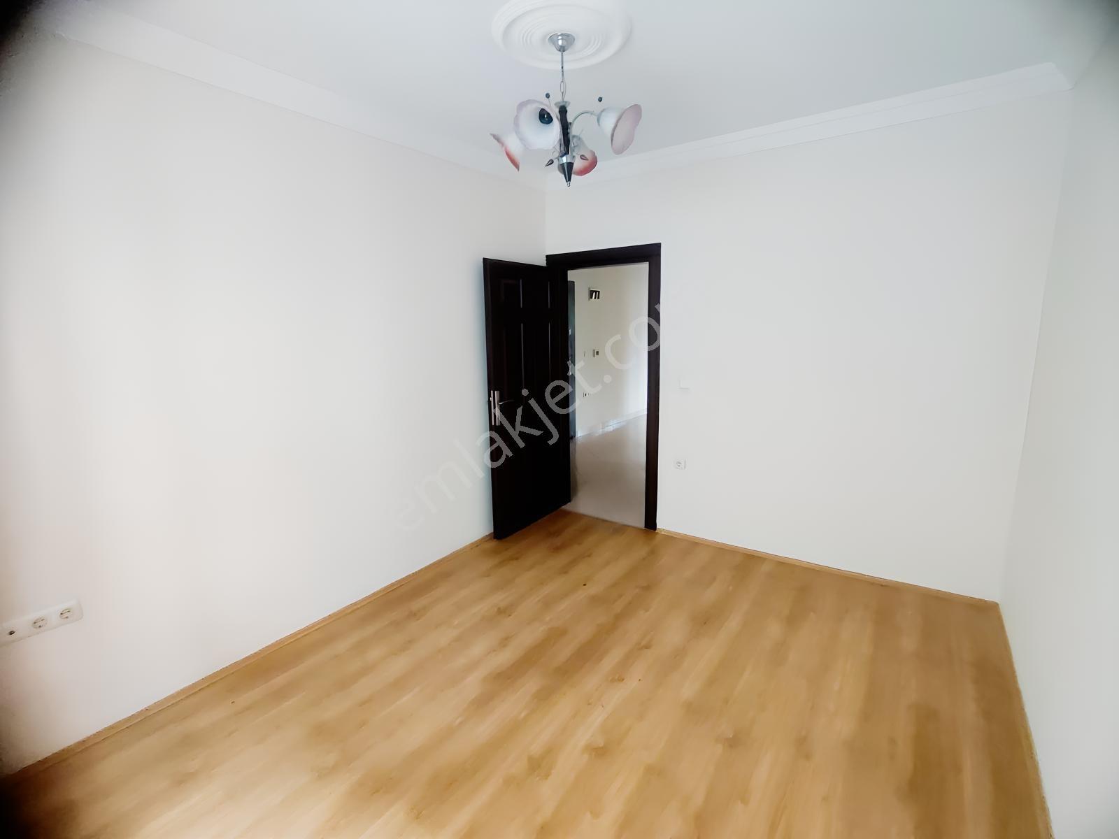 Bulancak İhsaniyede Satılık 3+1 Arakat Daire — fotoğraf 16