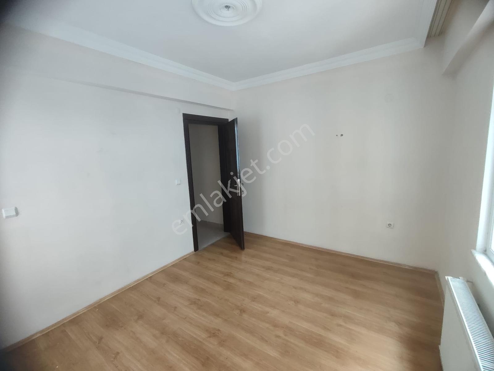 Bulancak İhsaniyede Satılık 3+1 Arakat Daire — fotoğraf 18