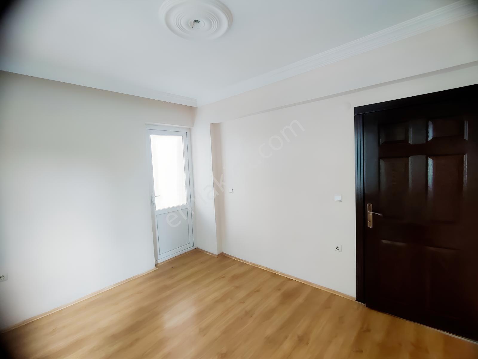 Bulancak İhsaniyede Satılık 3+1 Arakat Daire — fotoğraf 19