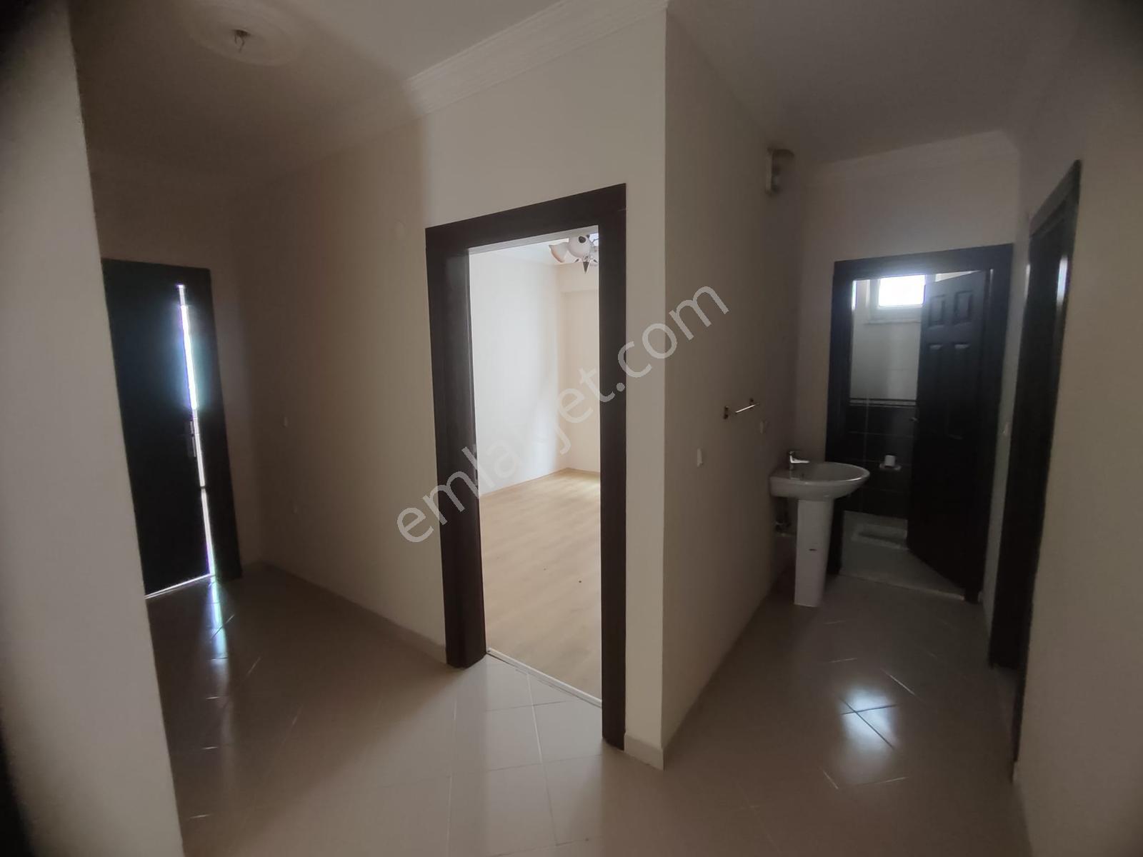 Bulancak İhsaniyede Satılık 3+1 Arakat Daire — fotoğraf 24