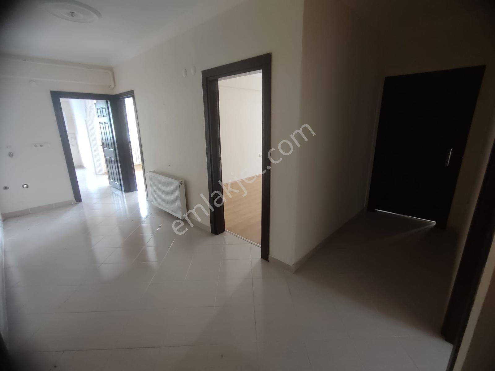 Bulancak İhsaniyede Satılık 3+1 Arakat Daire — fotoğraf 25