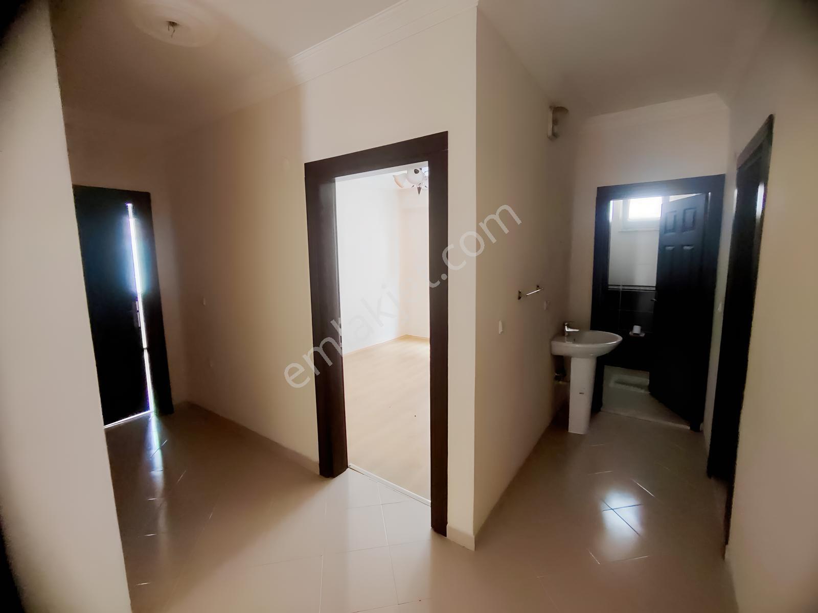 Bulancak İhsaniyede Satılık 3+1 Arakat Daire — fotoğraf 26