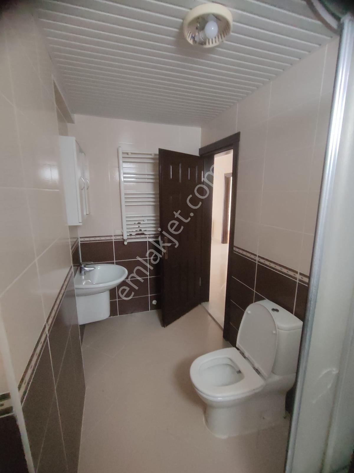Bulancak İhsaniyede Satılık 3+1 Arakat Daire — fotoğraf 27