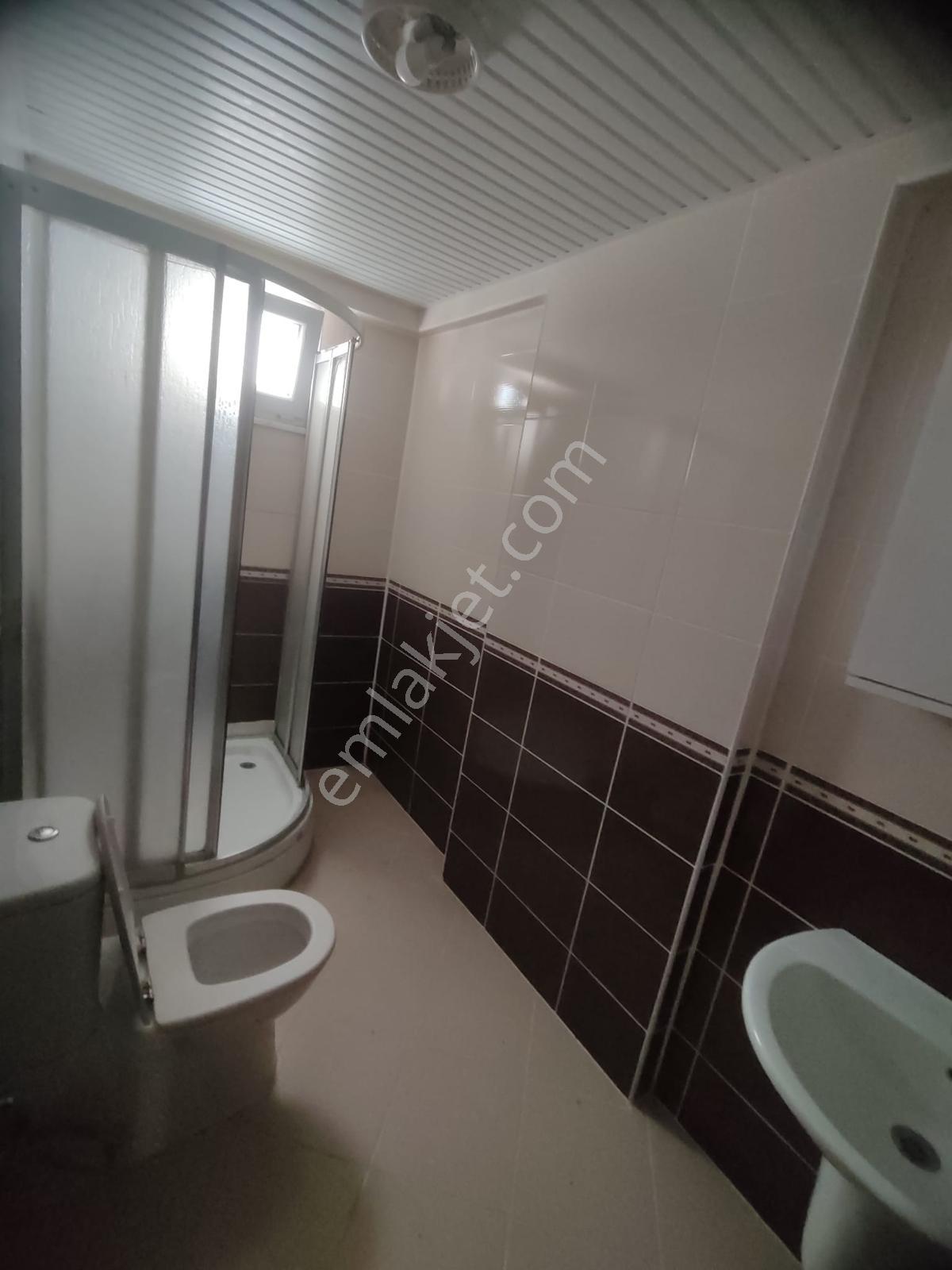Bulancak İhsaniyede Satılık 3+1 Arakat Daire — fotoğraf 28