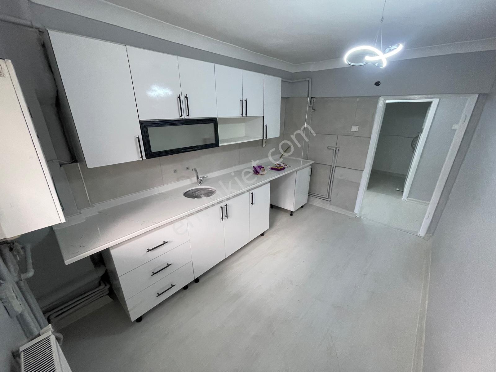 Sincan Malazgirt Mah'de 3+1 Yapılı Kilerli Ferah Daire — fotoğraf 3