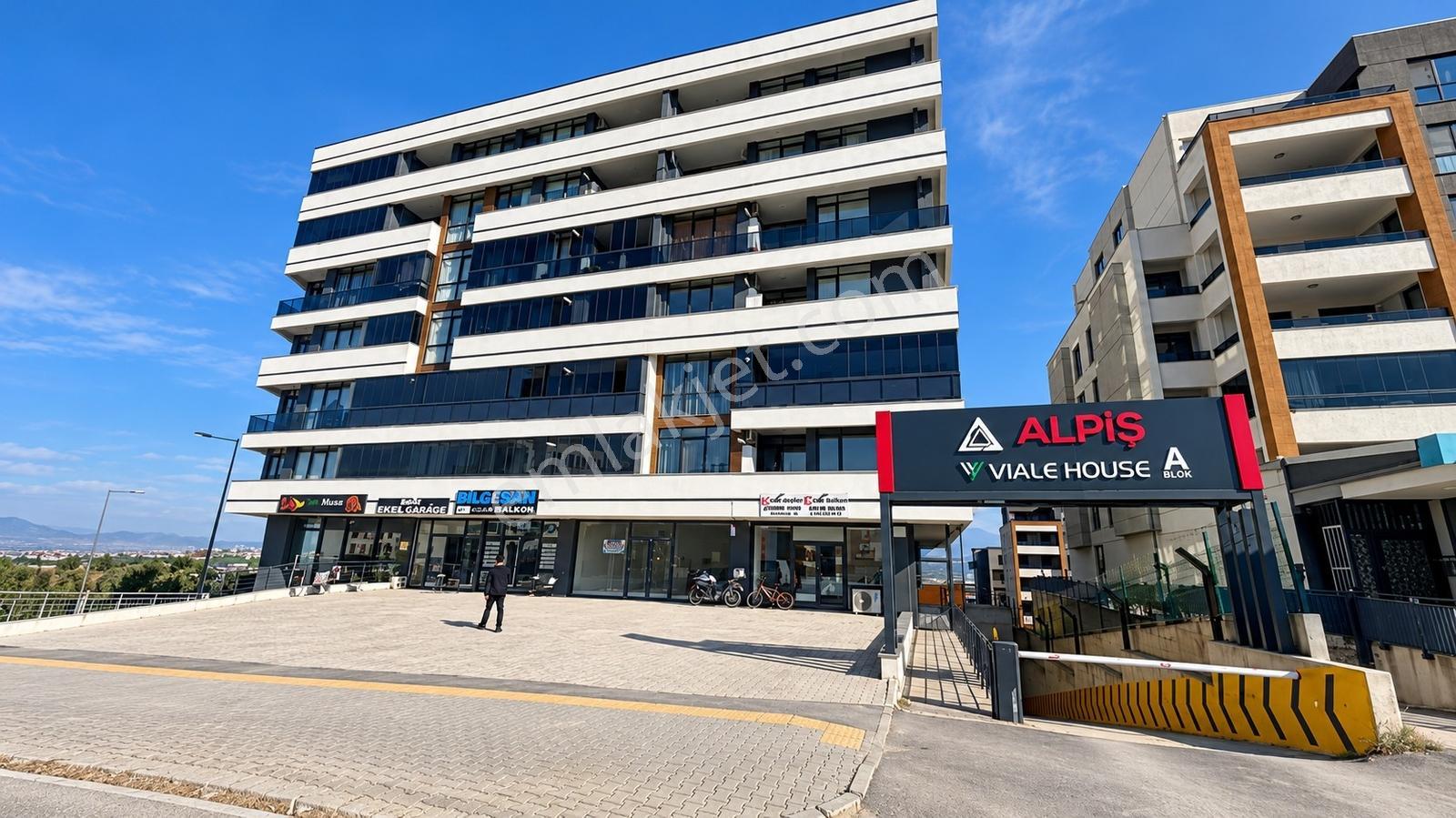 Expert'Ten Viale House Sitesi'Nde Satılık 3.5+1 Geniş Daire
