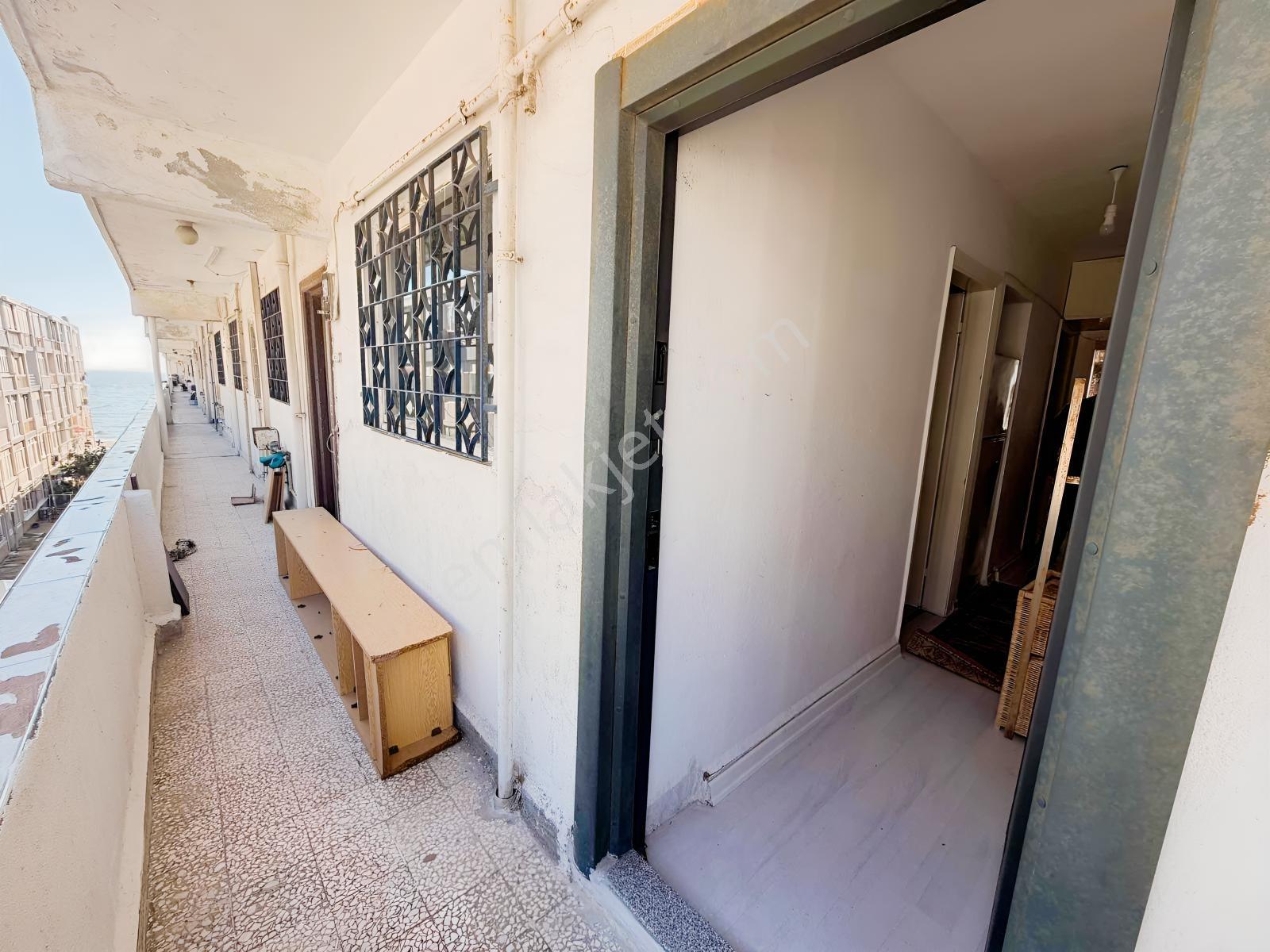 Kumburgaz Denize Sıfır Sitede Eşyalı 1+1 — fotoğraf 2