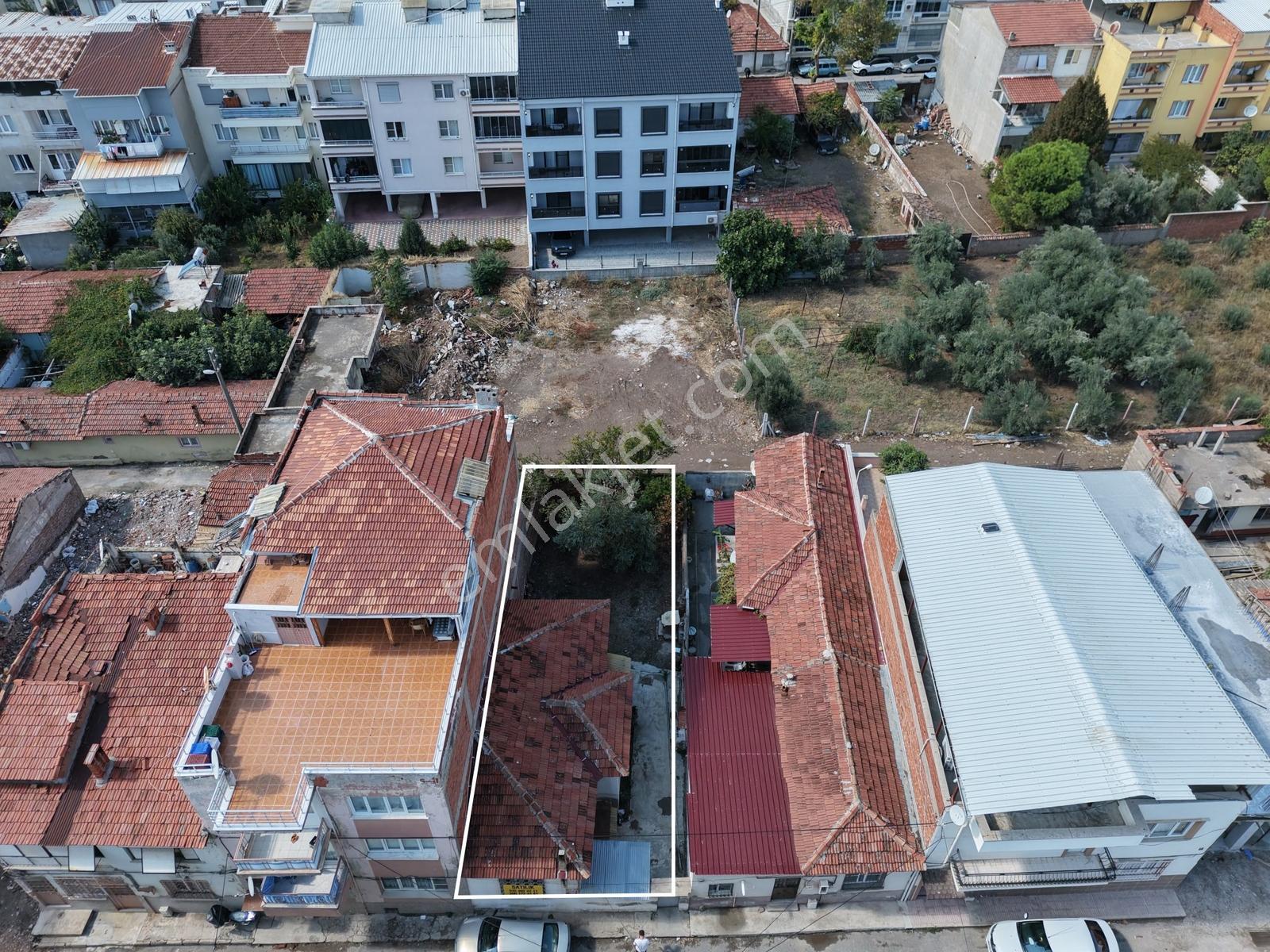 Atatürk Mahallesinde Müstakil Evli 175 M² 3 Kat İmarlı Arsa