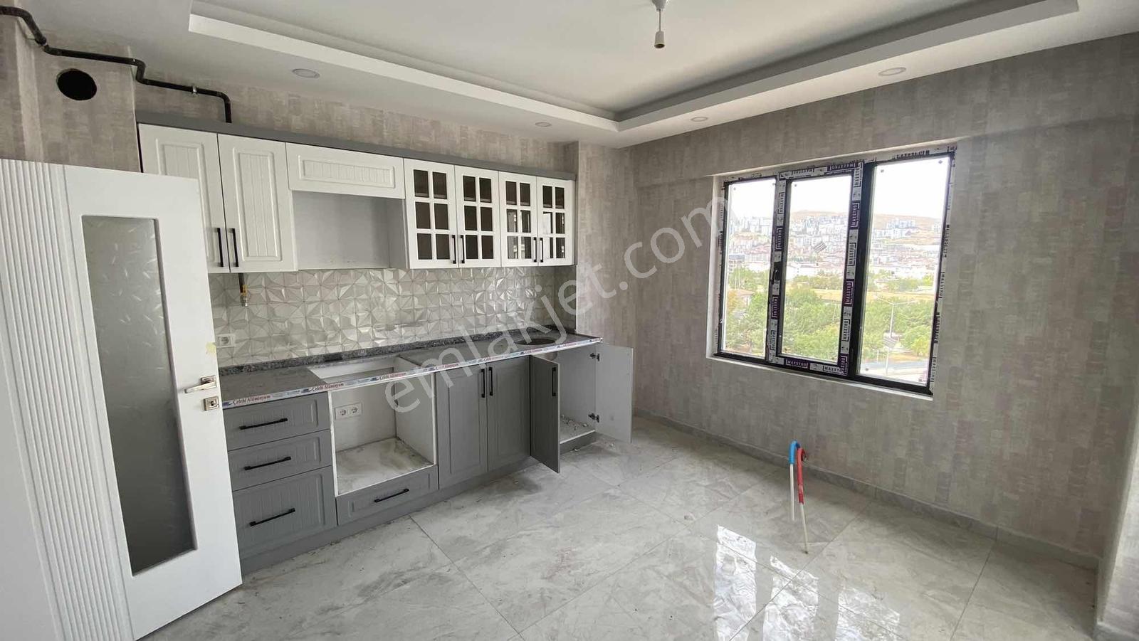 Ümit Emlak|acilataşehir Mah.ana Cadde Üzeri 3+1 Daireler|ara Kat — fotoğraf 11