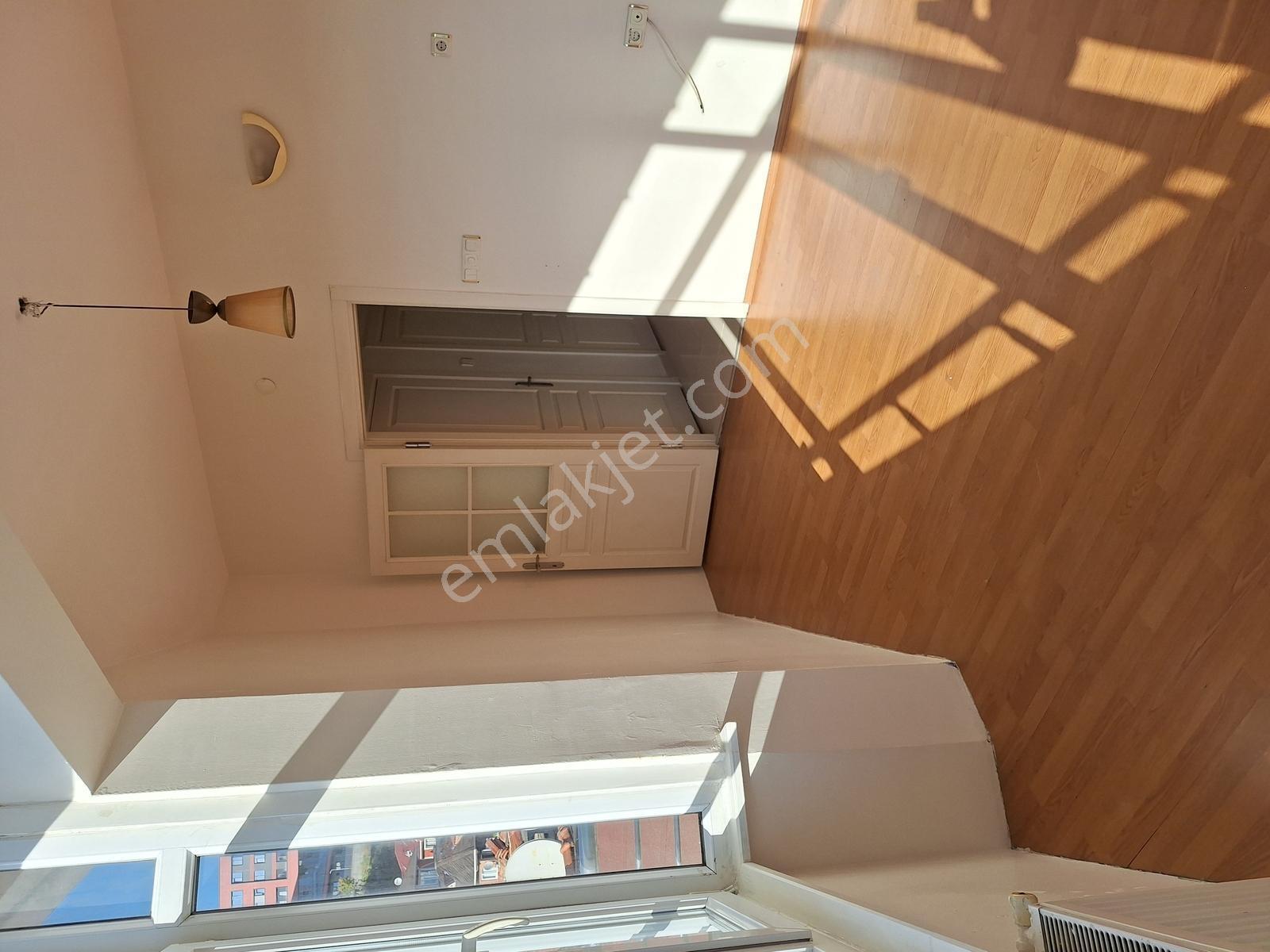 Eyüp Merkez Mahallesinde 3+1 Ferah Manzaralı Akkuzu G.menkulden! — fotoğraf 18