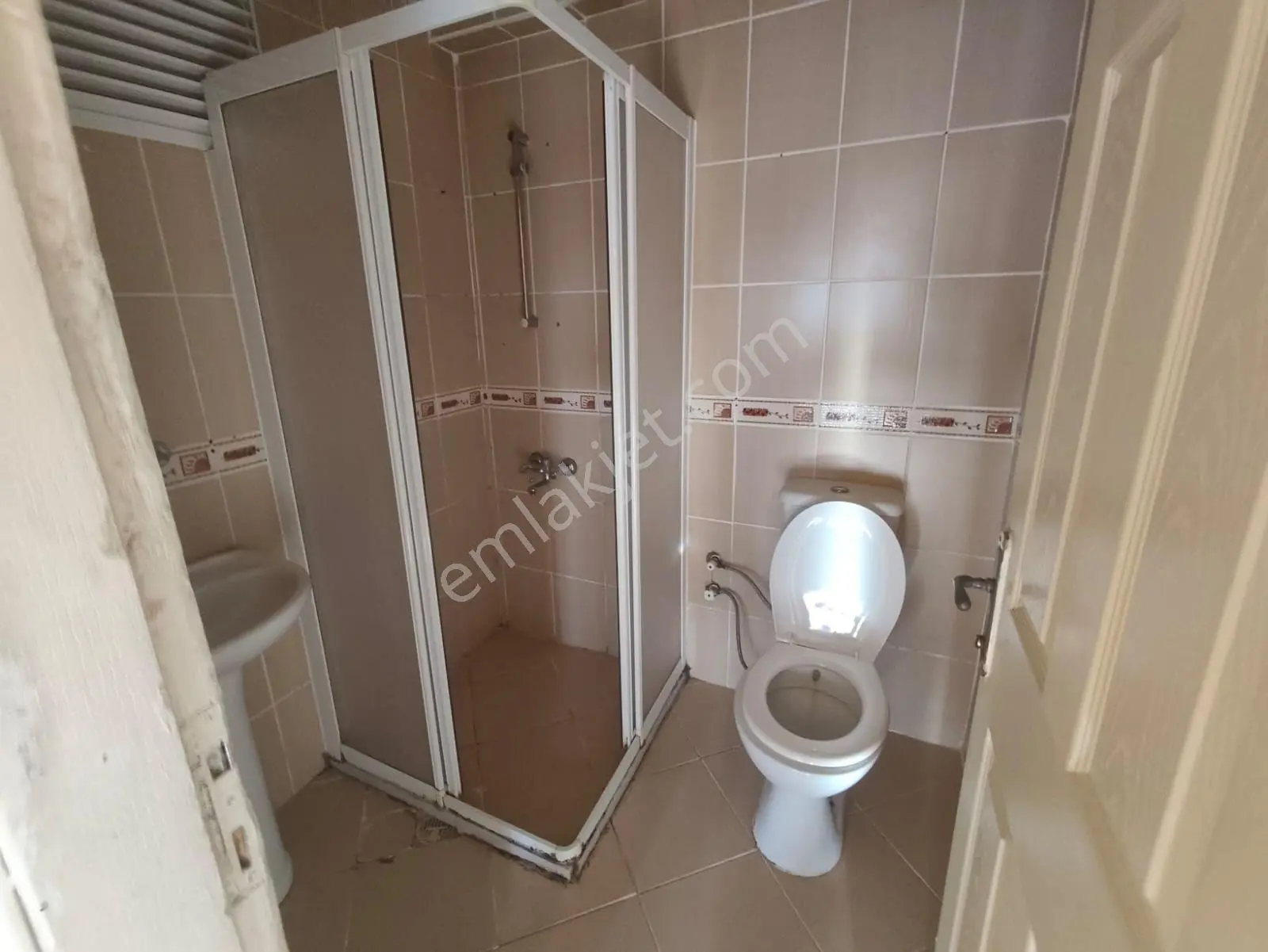 Yılmaz Gayrimenkulden Asansörlü Cadde Üzeri Masrafsız 3+1 Öncephe 3 Kat Satılık Daire Pazarlık Var — fotoğraf 5