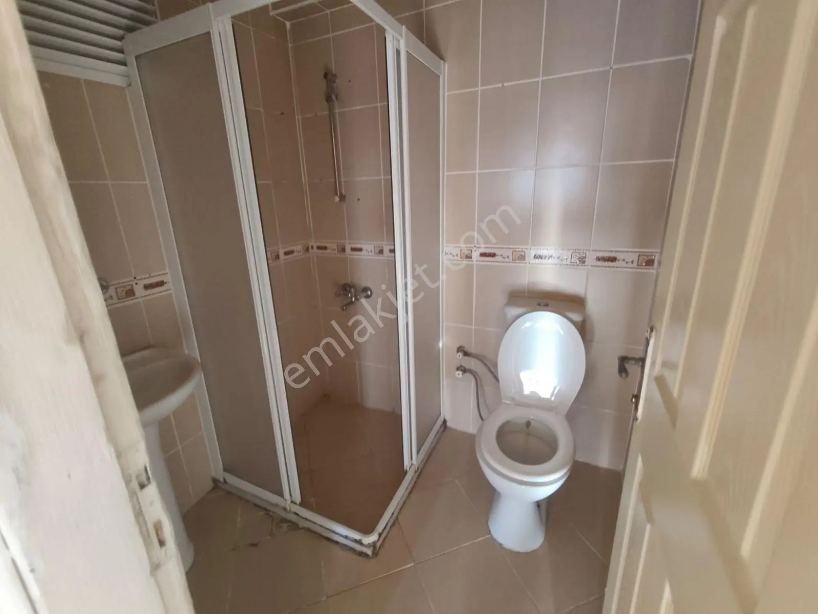 Yılmaz Gayrimenkulden Asansörlü Cadde Üzeri Masrafsız 3+1 Öncephe 3 Kat Satılık Daire Pazarlık Var — fotoğraf 6