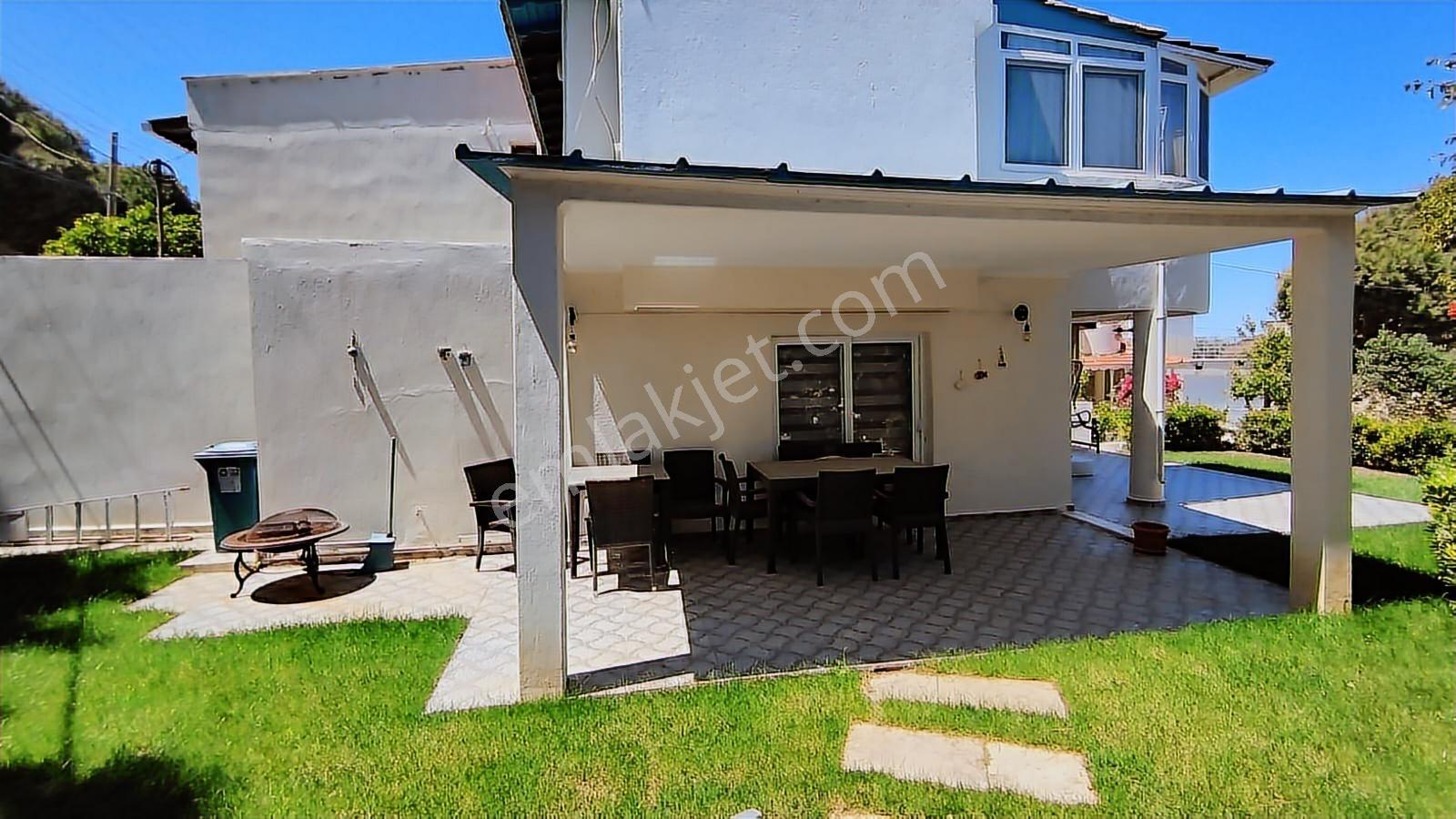 Çeşme Burcu Sitesinde Full Tadilatlı Büyük Bahçeli 3+1 Villa!!! — fotoğraf 2