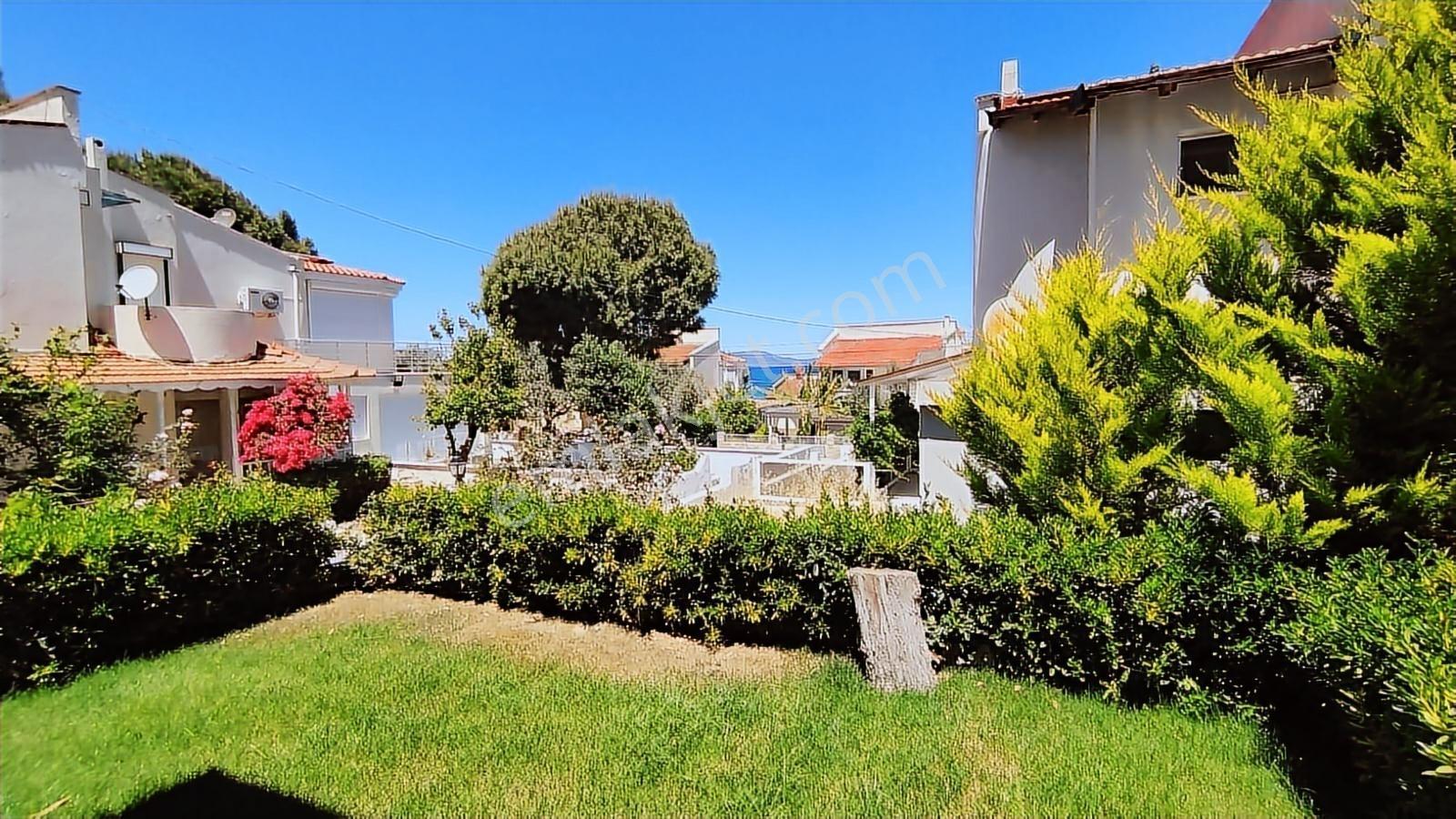 Çeşme Burcu Sitesinde Full Tadilatlı Büyük Bahçeli 3+1 Villa!!! — fotoğraf 3