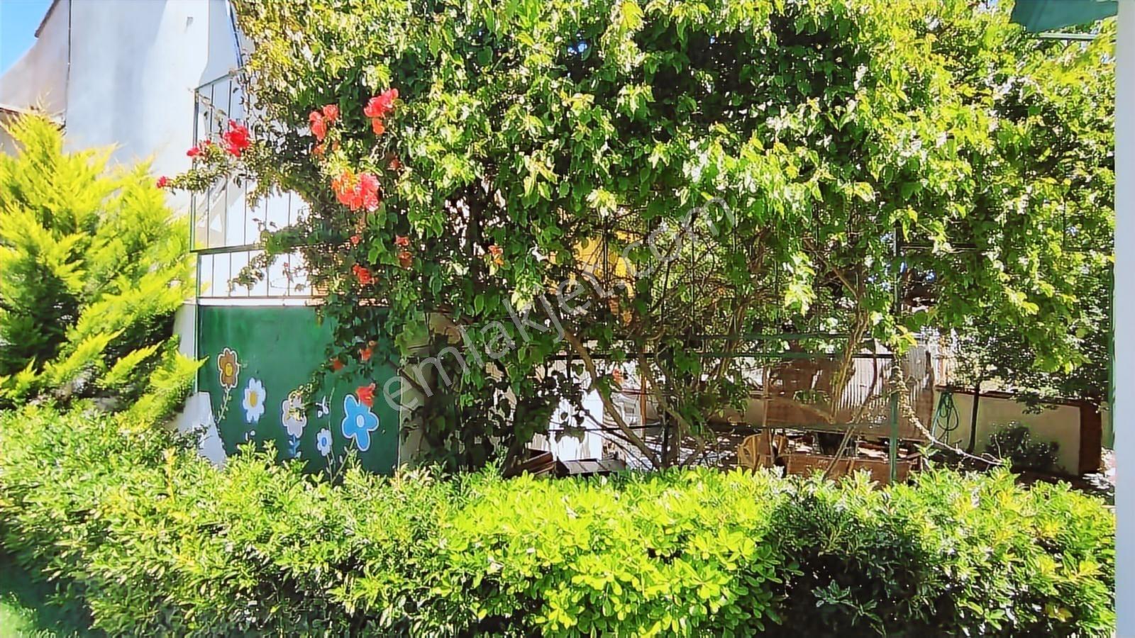 Çeşme Burcu Sitesinde Full Tadilatlı Büyük Bahçeli 3+1 Villa!!! — fotoğraf 6