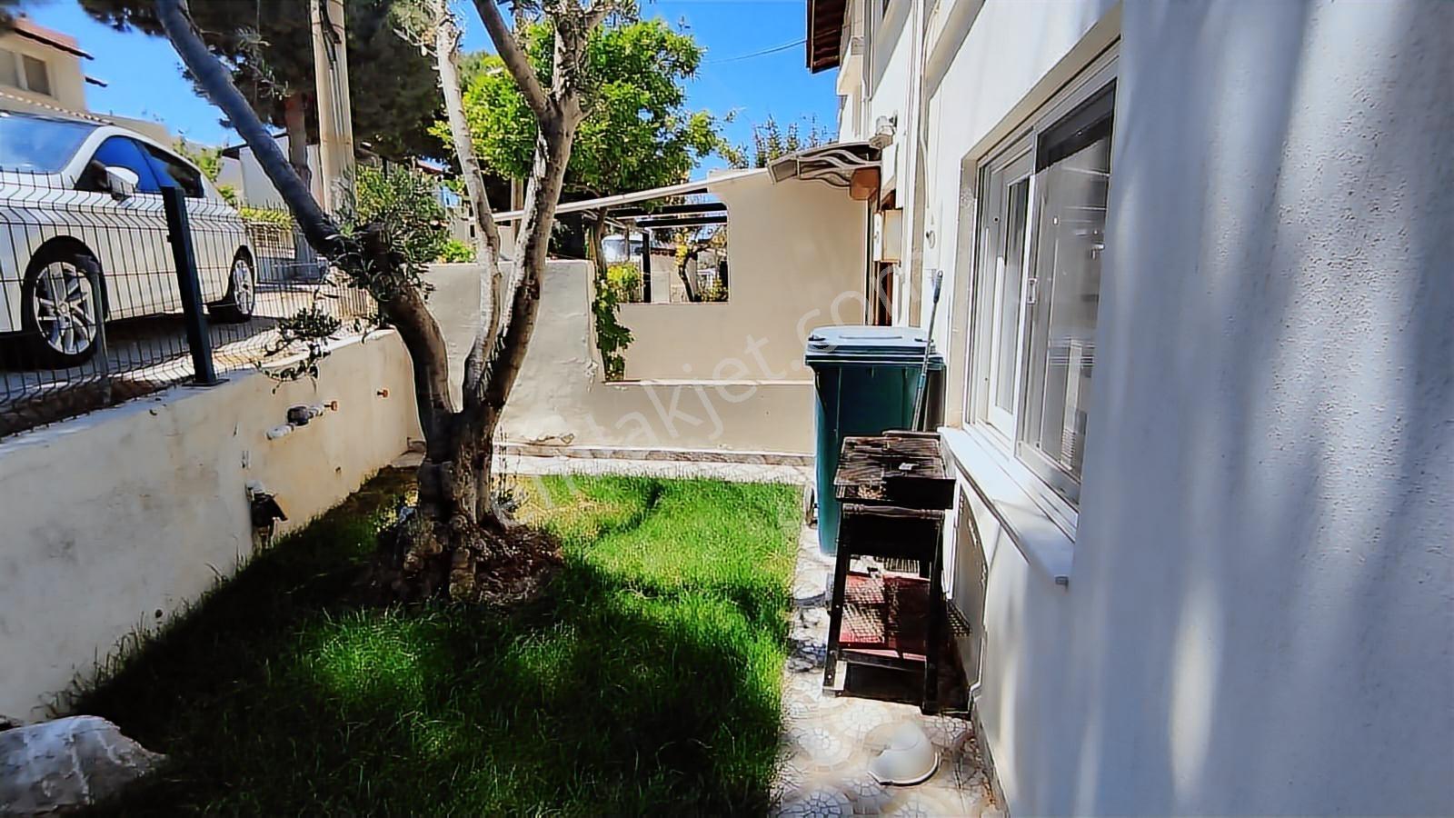 Çeşme Burcu Sitesinde Full Tadilatlı Büyük Bahçeli 3+1 Villa!!! — fotoğraf 7