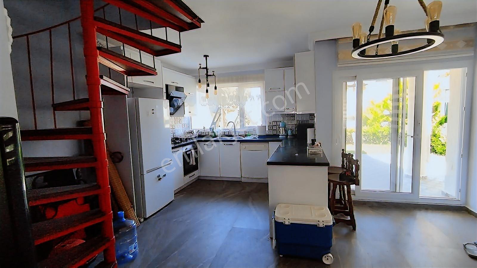 Çeşme Burcu Sitesinde Full Tadilatlı Büyük Bahçeli 3+1 Villa!!! — fotoğraf 18