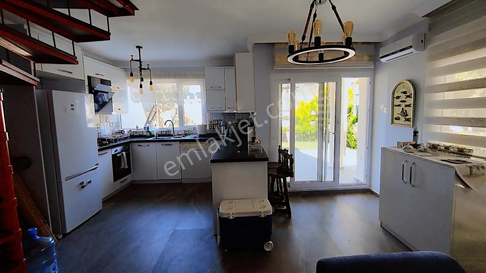 Çeşme Burcu Sitesinde Full Tadilatlı Büyük Bahçeli 3+1 Villa!!! — fotoğraf 19